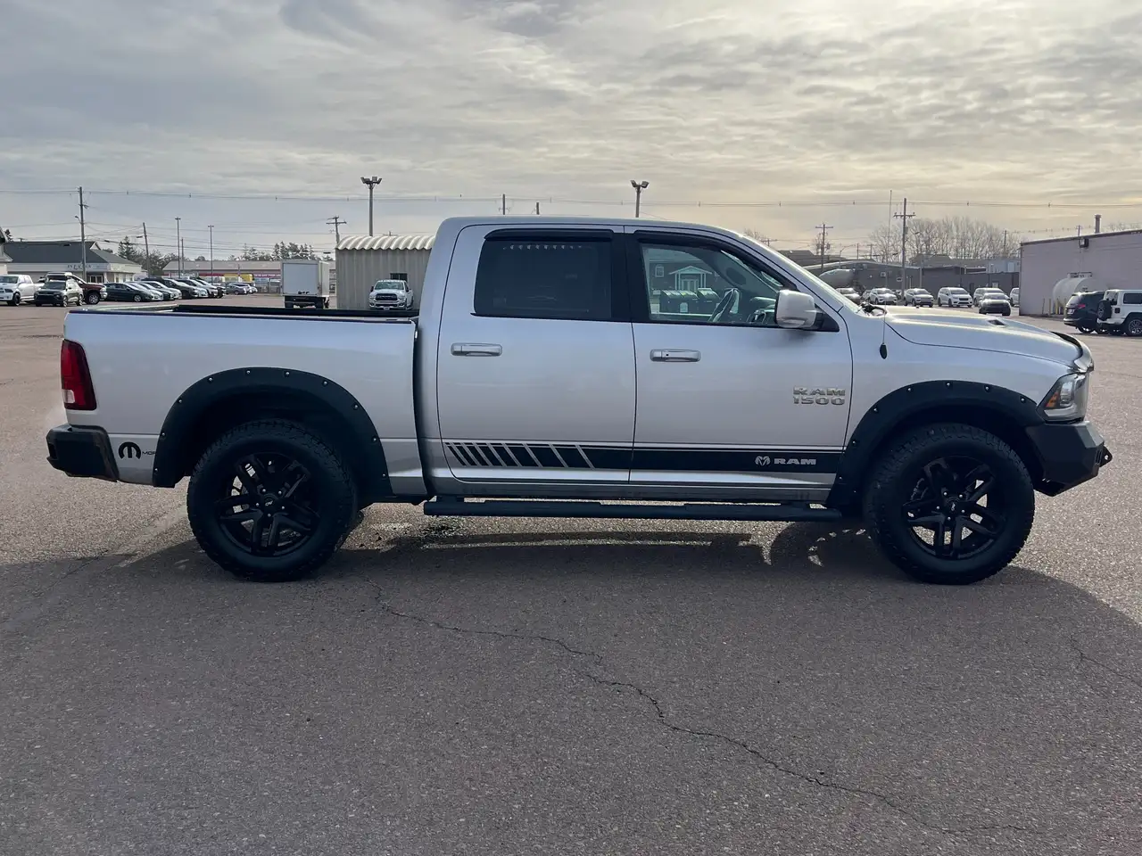 RAM 1500 снимка RAM 1500