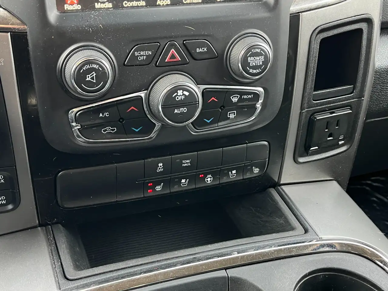 RAM 1500 снимка RAM 1500