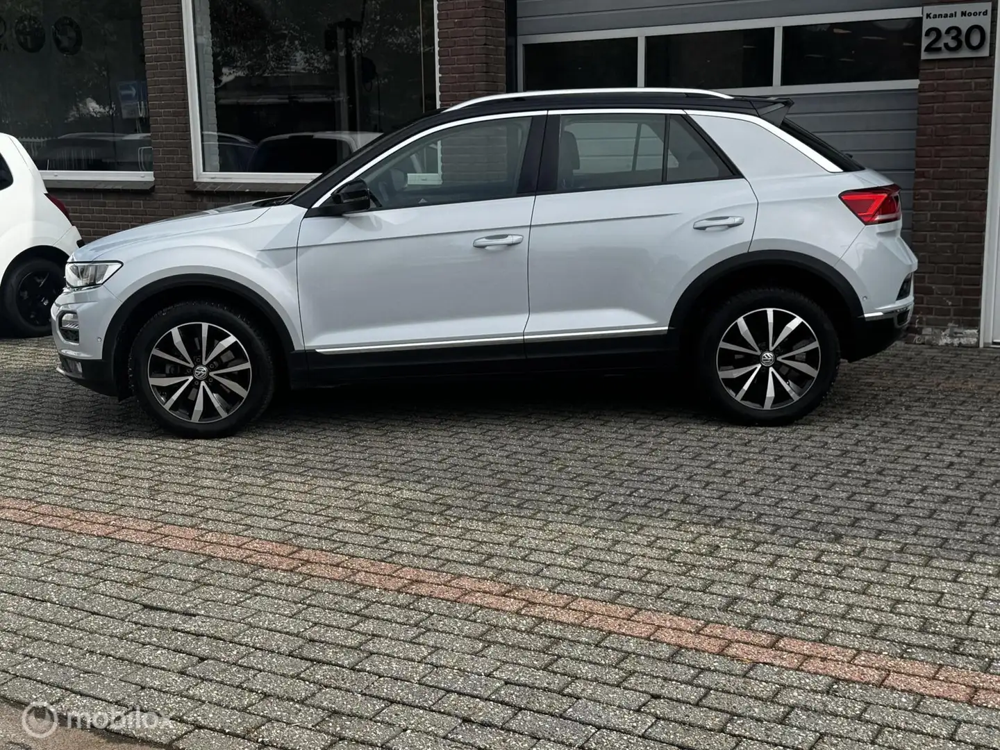 Volkswagen T-Roc 1.5 TSI Style CAMERA/CARPLAY/AIRCO/TREKHAAK Wit - 2