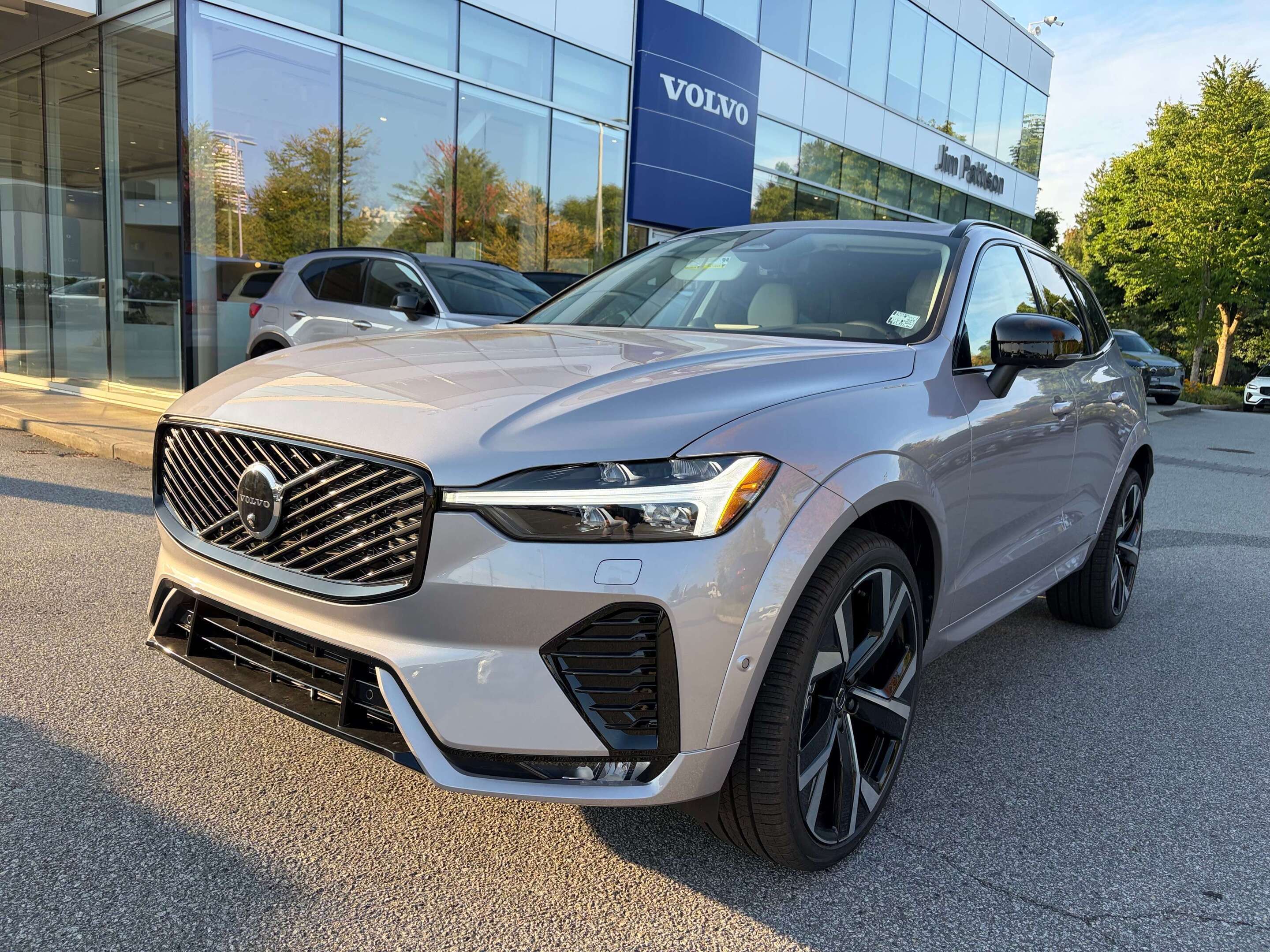 Silver 2027 Volvo XC60 SUV / Crossover  Automatic