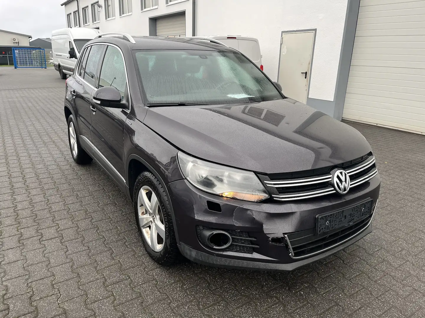Volkswagen Tiguan Lounge Sport & Style, 1.4 Benzim, AHK Gris - 2