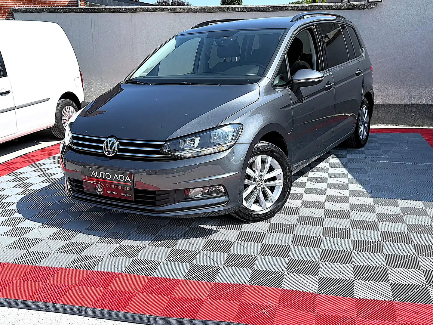 Volkswagen Touran 1.6 TDi--7 PLACES--EURO 6B--AIRCO--GPS-- Grey - 2