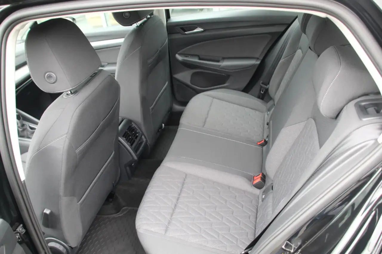 Volkswagen Golf VIII Life 1.5 TSI Shz+App+Notrad+Kamera+ACC 13