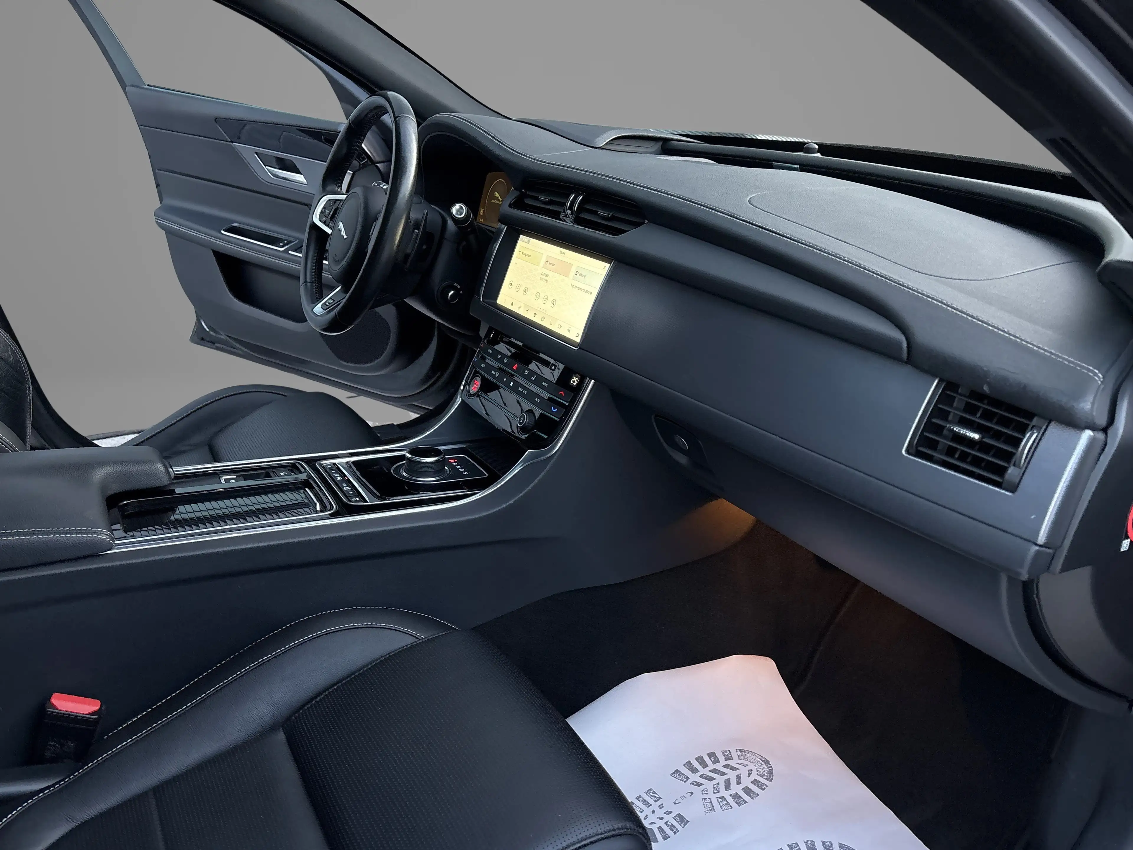 Jaguar XF R-Sport AWD 18"Alu Sound ACC Totwinkel Pano Kamera — photo 9