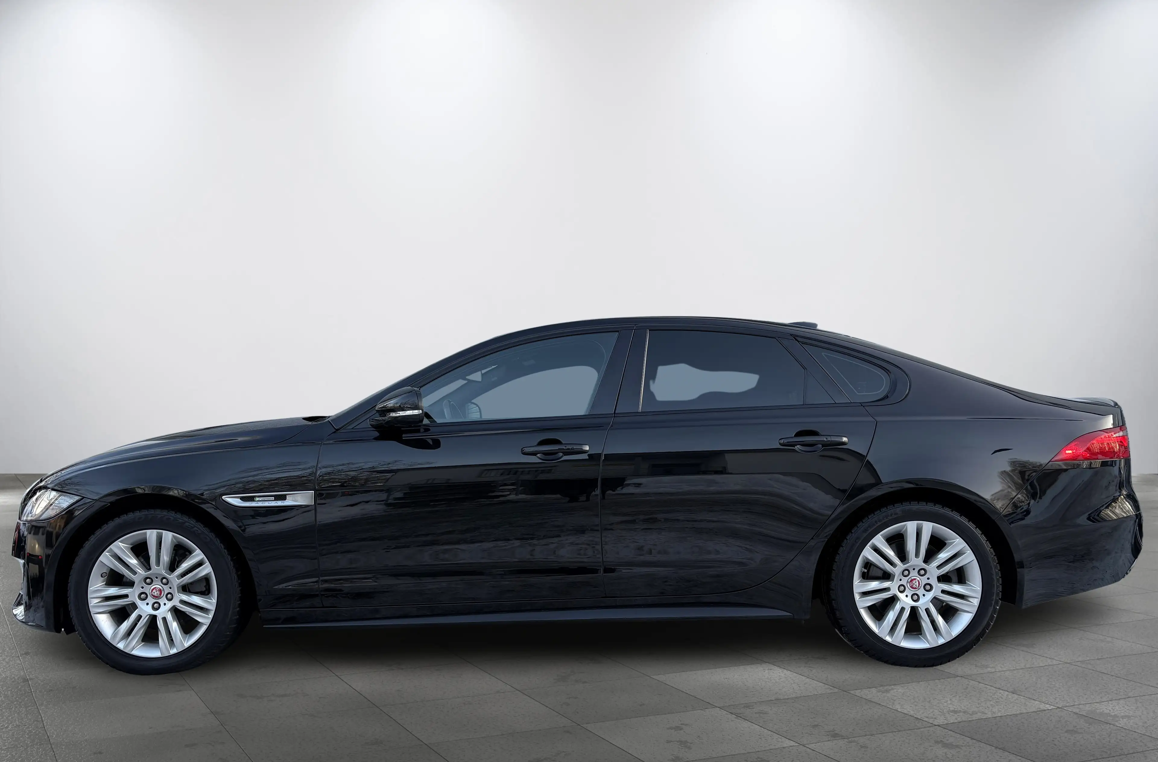 Jaguar XF R-Sport AWD 18"Alu Sound ACC Totwinkel Pano Kamera — photo 3