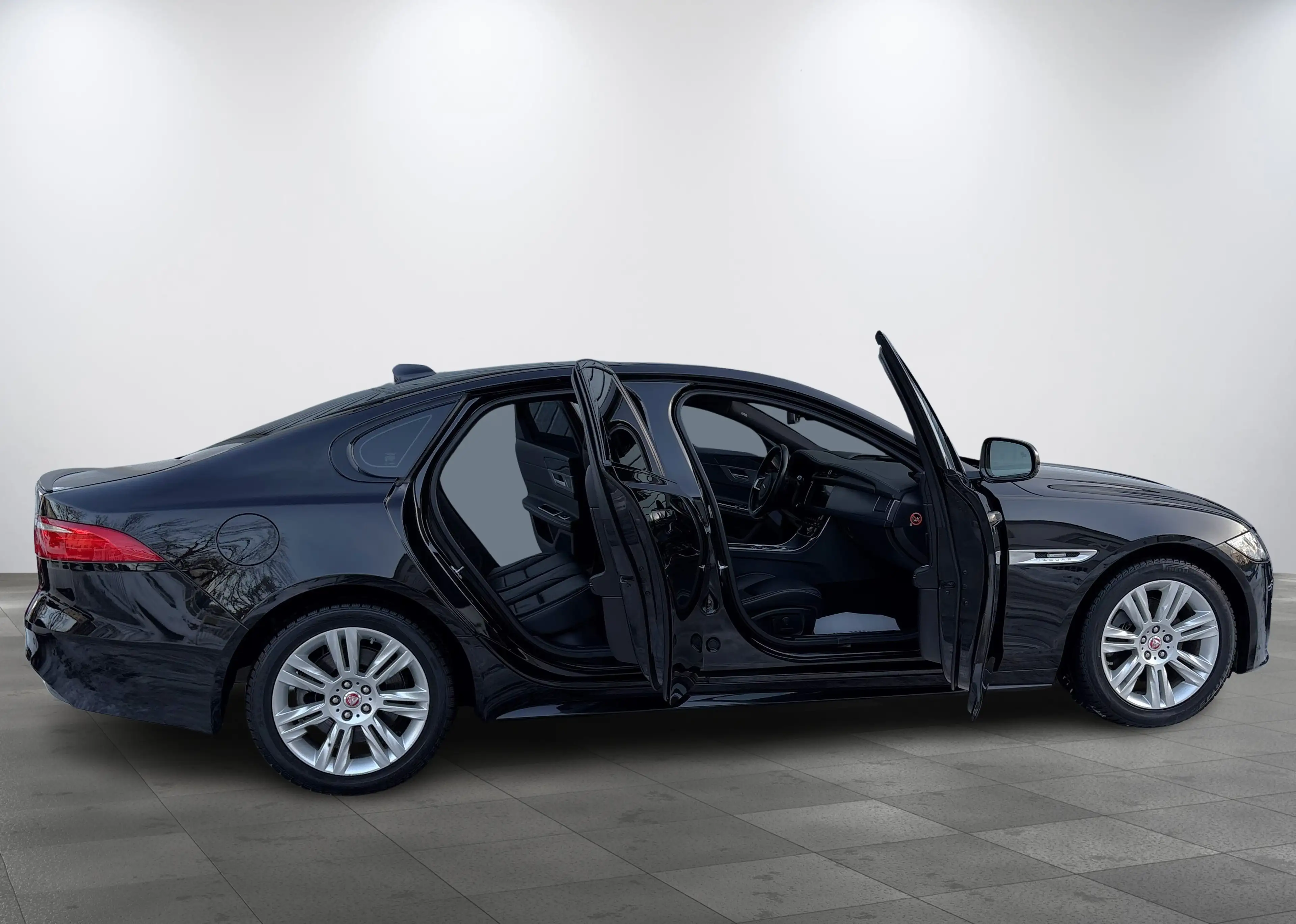 Jaguar XF R-Sport AWD 18"Alu Sound ACC Totwinkel Pano Kamera — photo 7