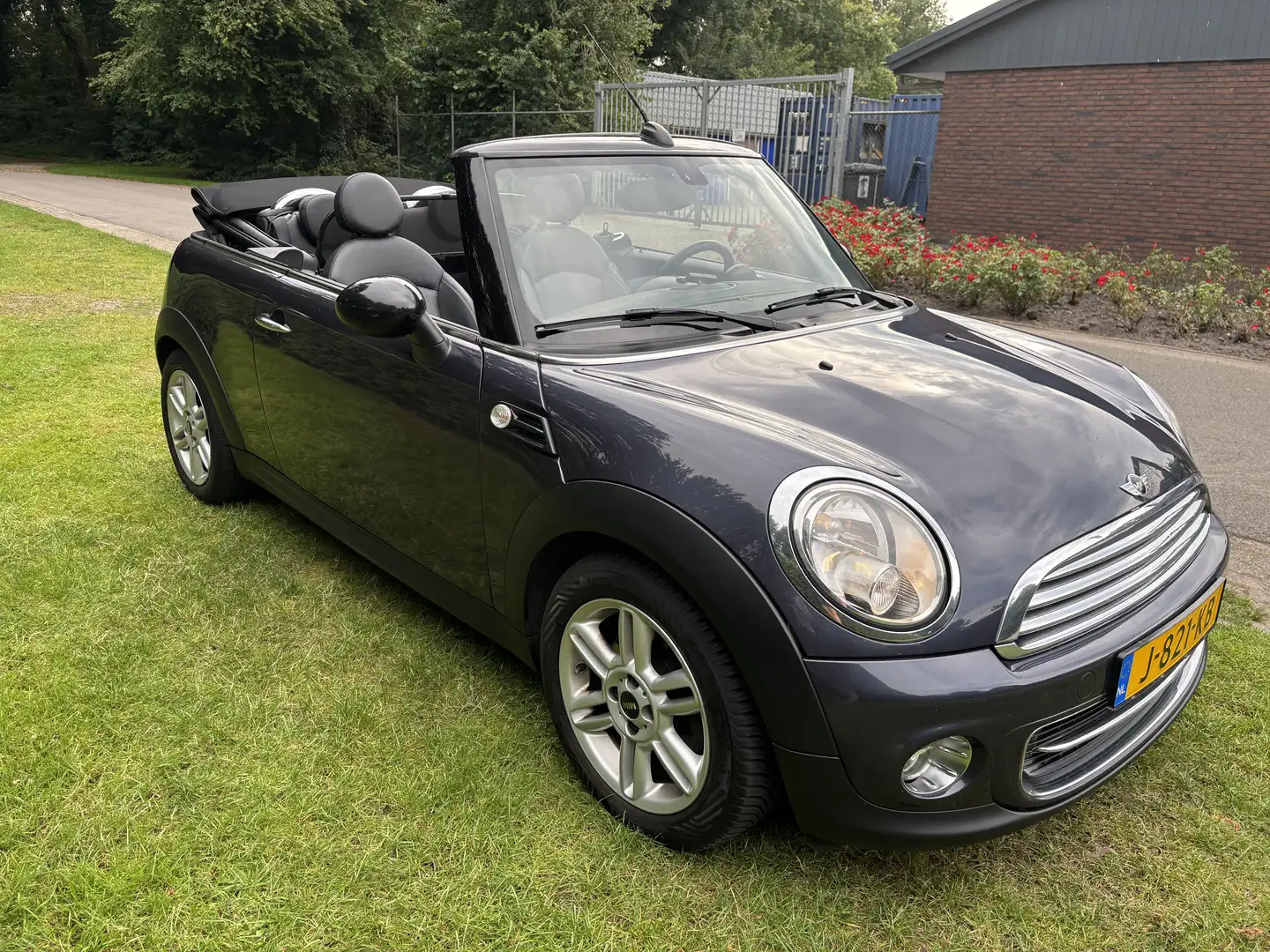 MINI Cooper Cabrio 1.6 Grijs - 2