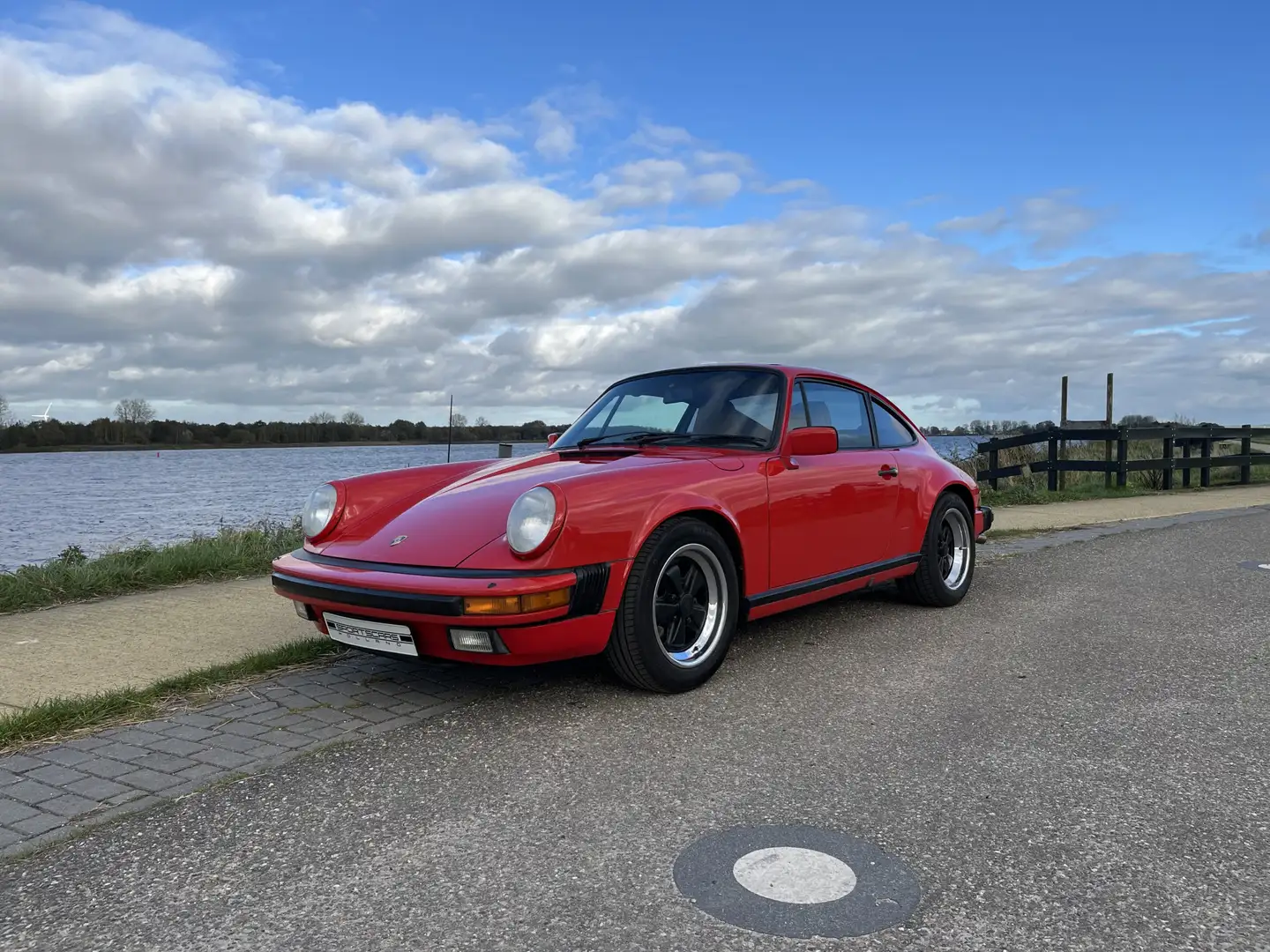 Porsche 911 carrera coupe Rood - 1