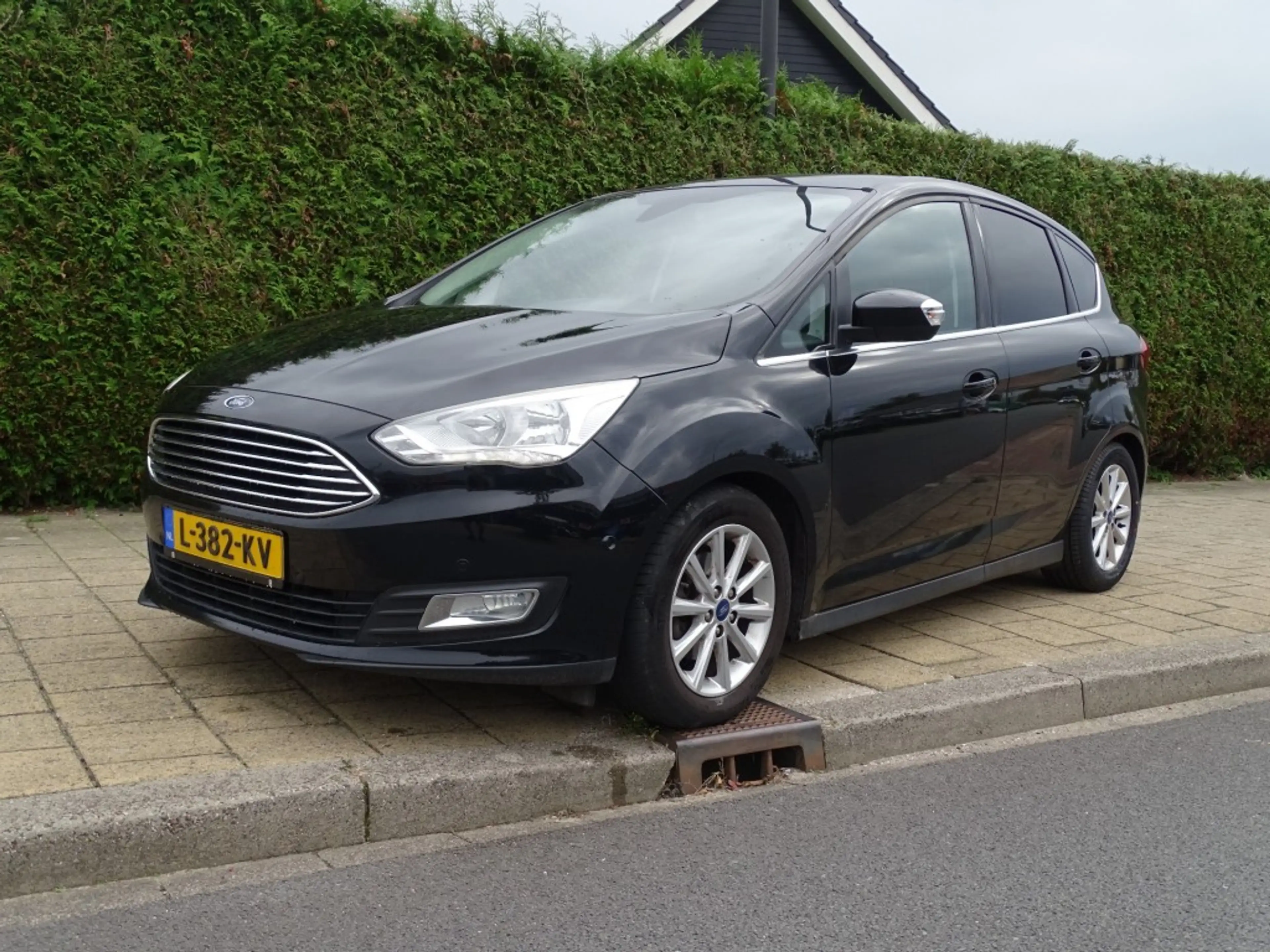 Ford C-Max 1.0 TITANIUM - Multimedia-Cruise-ABS-USB-Trekhaak-
