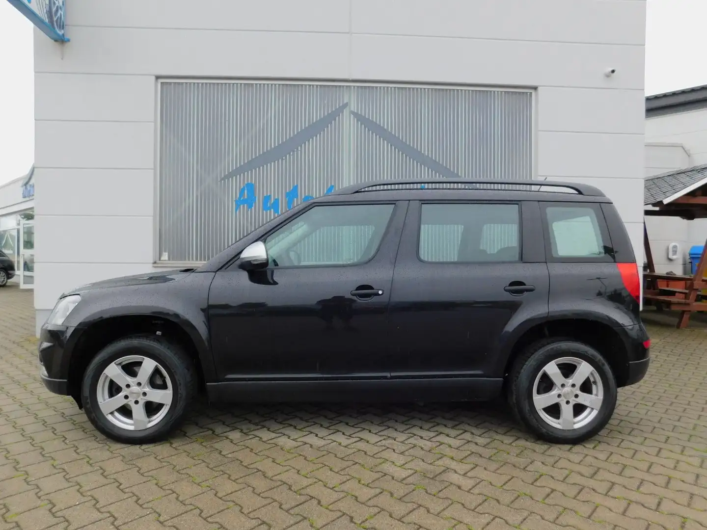 Skoda Yeti 1.2 TSI Active Outdoor AHZ/M+S/ZV-F/LMF Negru - 2