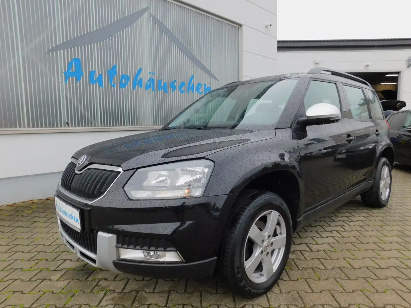 Skoda Yeti 1.2 TSI Active Outdoor AHZ/M+S/ZV-F/LMF Negru - 1