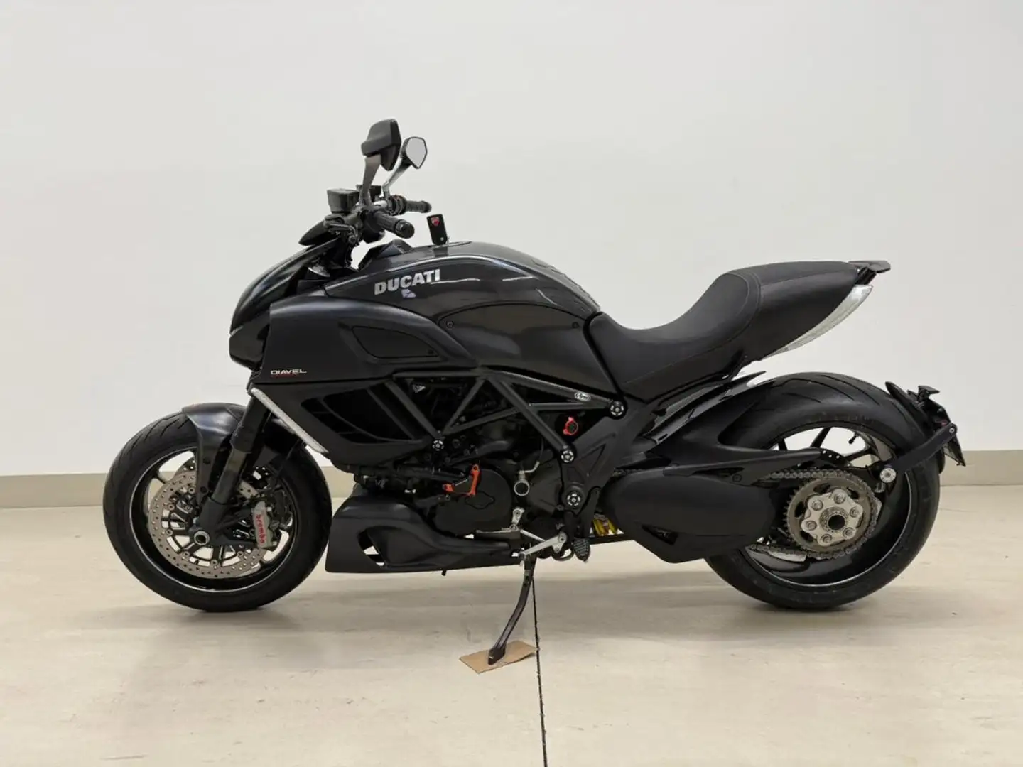Ducati Diavel CARBON Noir - 1
