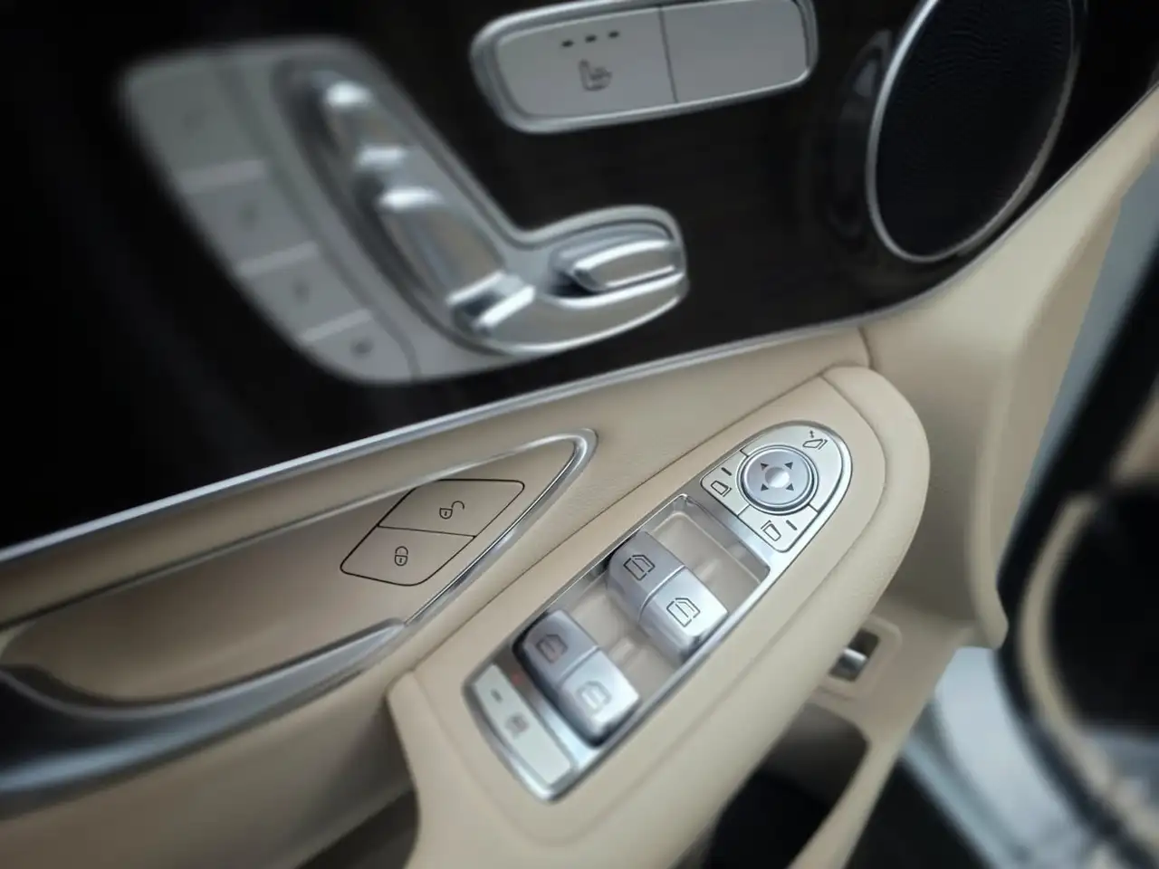 Mercedes-Benz GLC снимка Mercedes-Benz GLC