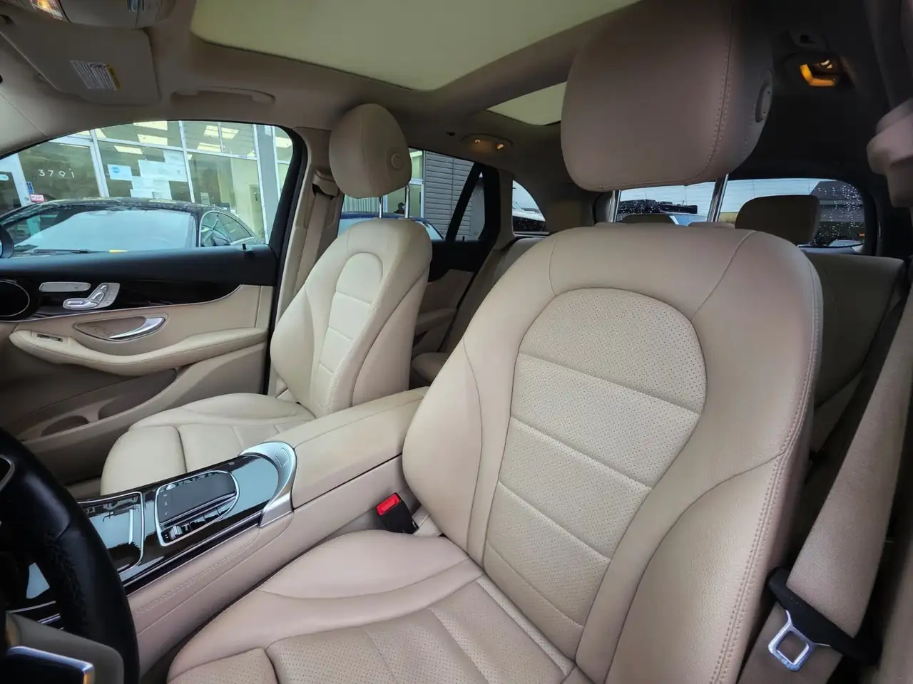 Mercedes-Benz GLC снимка Mercedes-Benz GLC