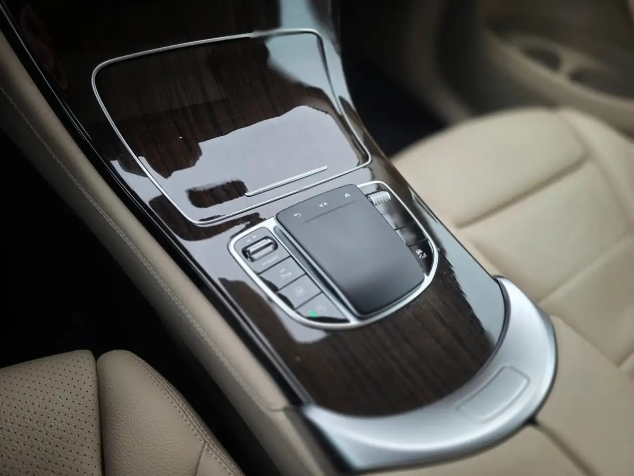 Mercedes-Benz GLC снимка Mercedes-Benz GLC