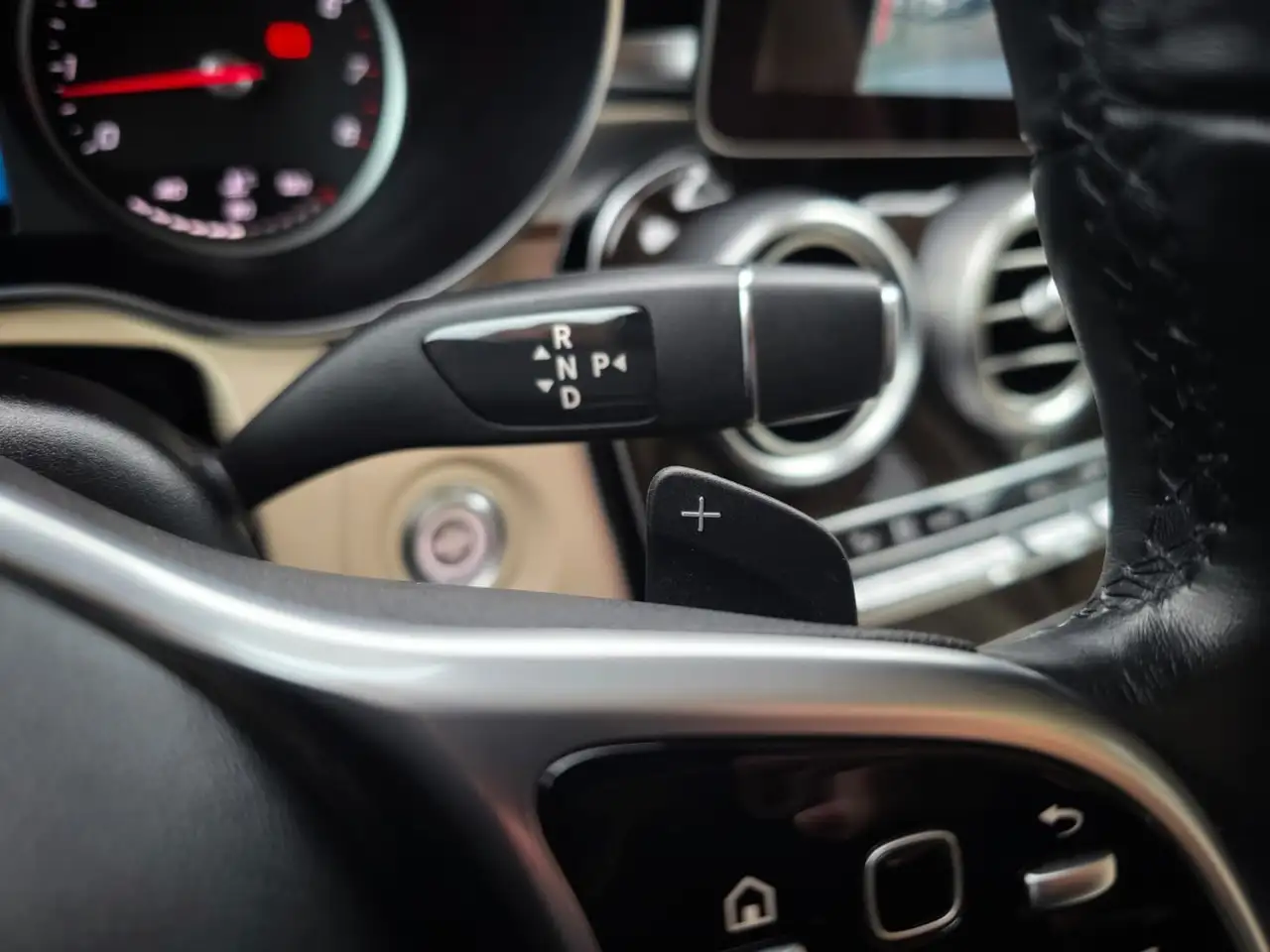 Mercedes-Benz GLC снимка Mercedes-Benz GLC