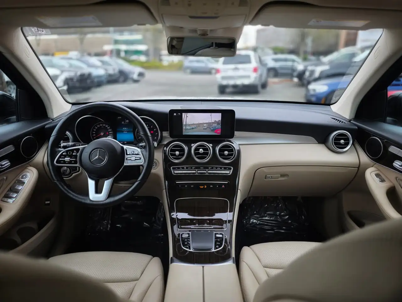 Mercedes-Benz GLC снимка Mercedes-Benz GLC