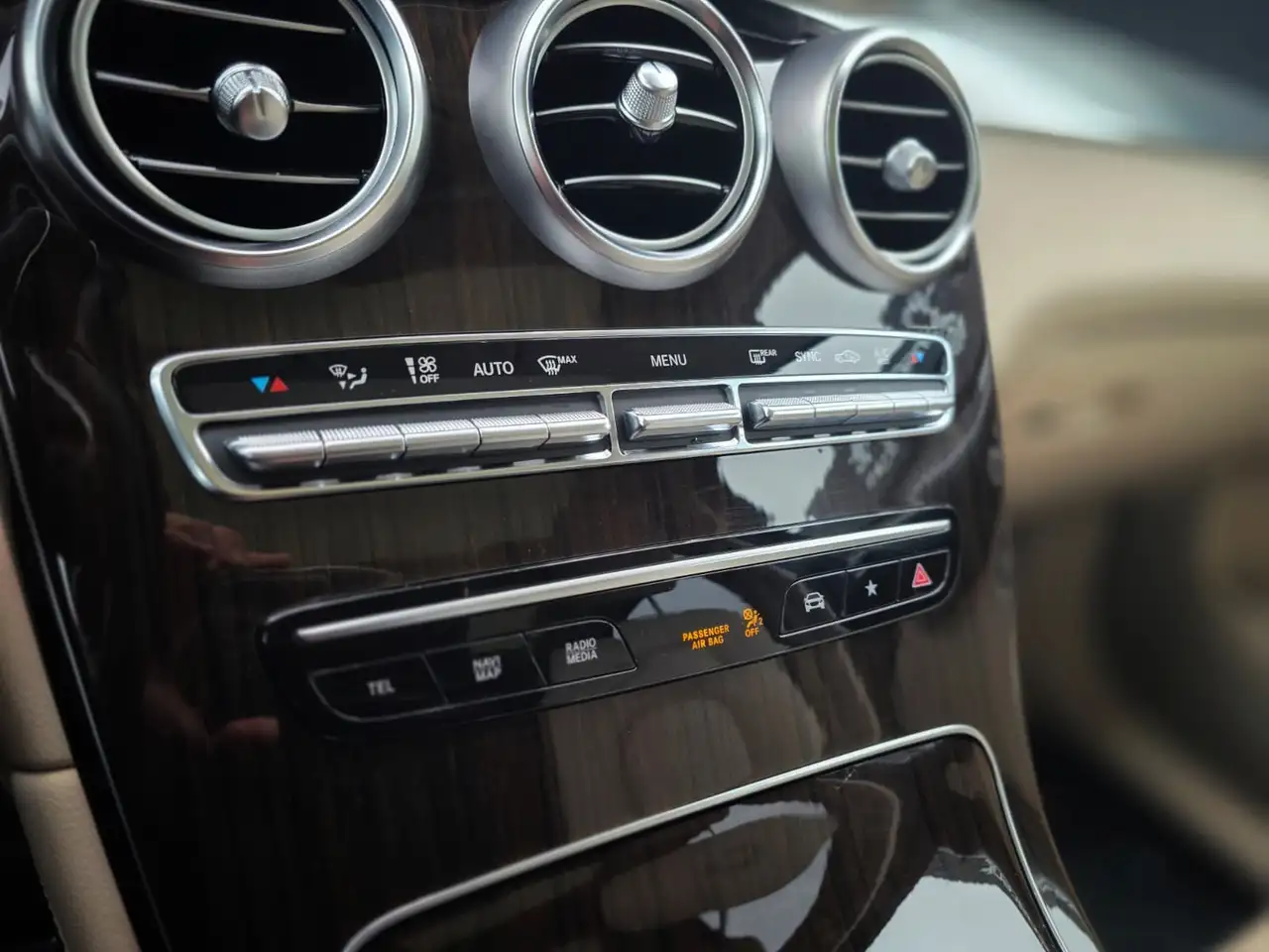 Mercedes-Benz GLC снимка Mercedes-Benz GLC