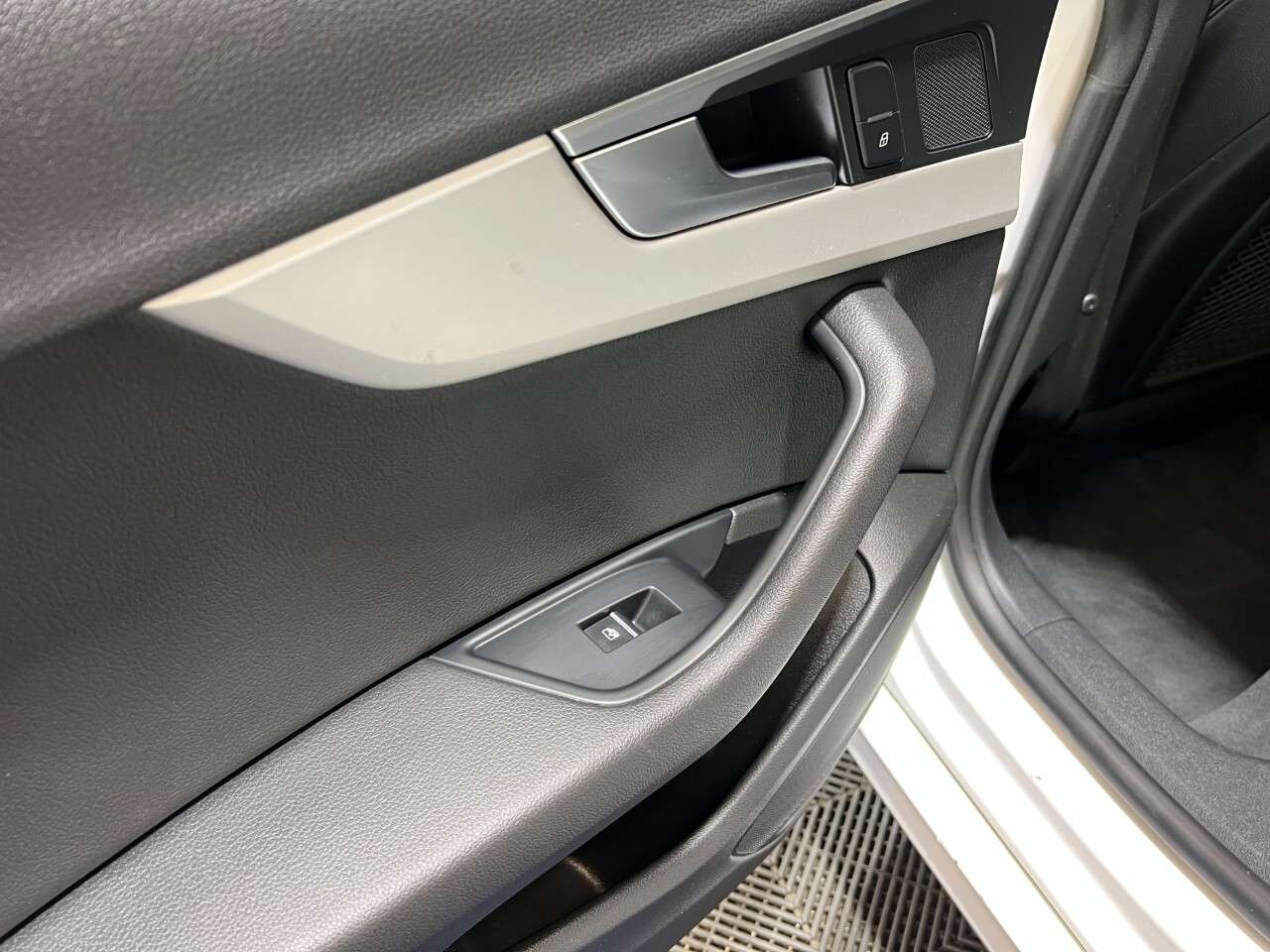 2019 Audi A5 Komfort 45 TFSI quattro thumb 17