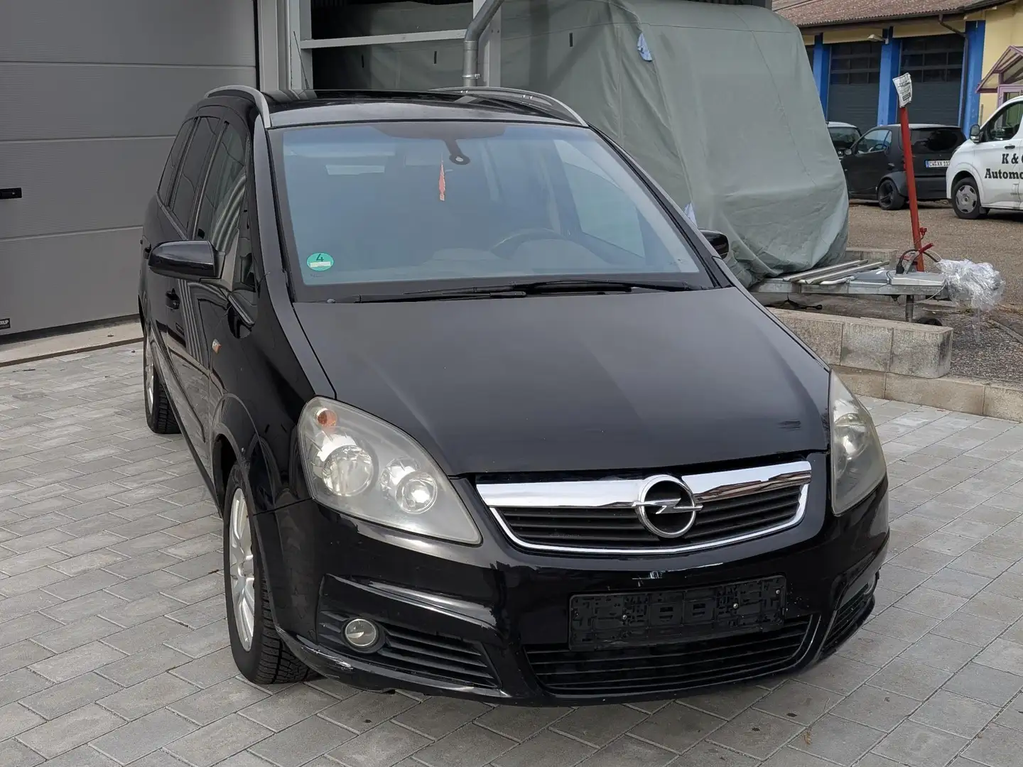 Opel Zafira Edition Schwarz - 1