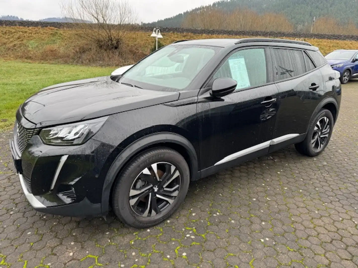 Peugeot 2008 Allure Pack PT100 Schwarz - 2