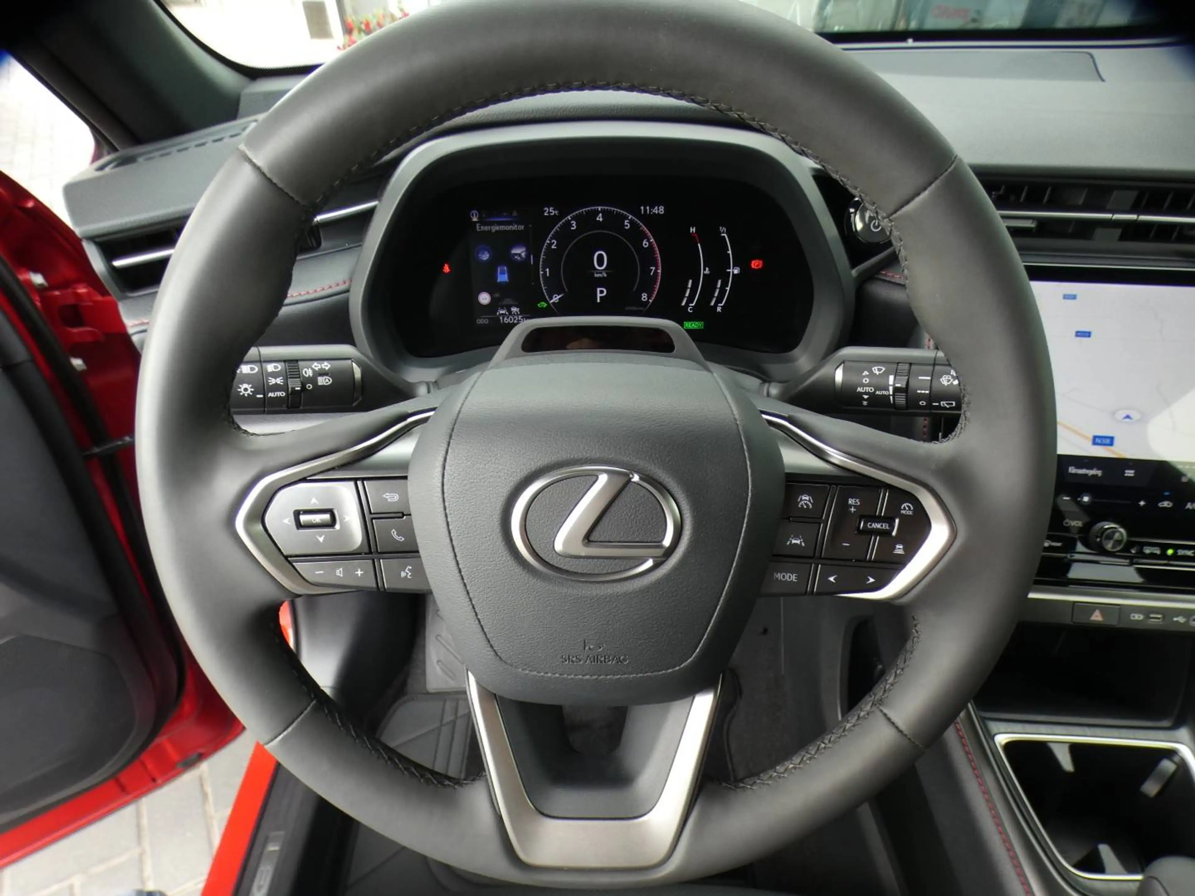 Lexus LBX Hybrid EMOTION +ZWART LEDER +Dodehoek +Zetelverwarming +Stuurwielverwarming +Parkeersensoren +Getinte ramen — photo 15