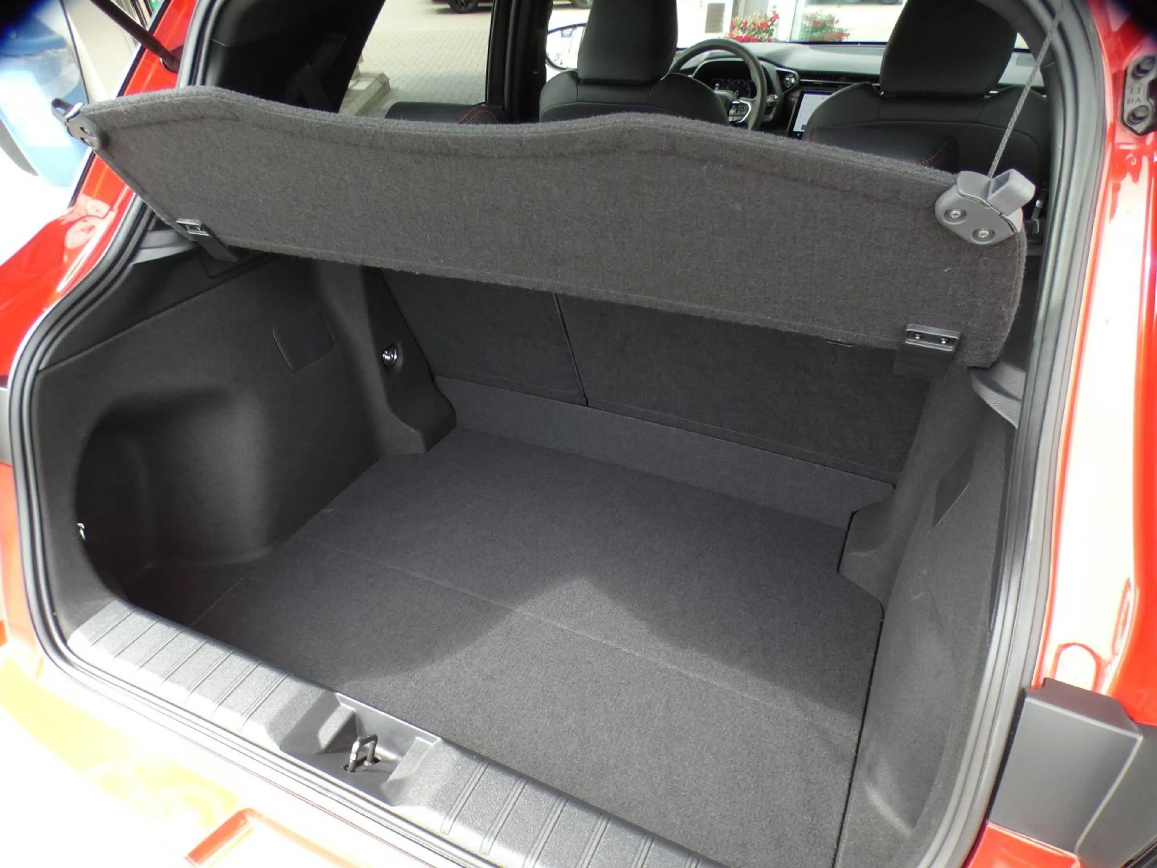 Lexus LBX Hybrid EMOTION +ZWART LEDER +Dodehoek +Zetelverwarming +Stuurwielverwarming +Parkeersensoren +Getinte ramen — photo 14