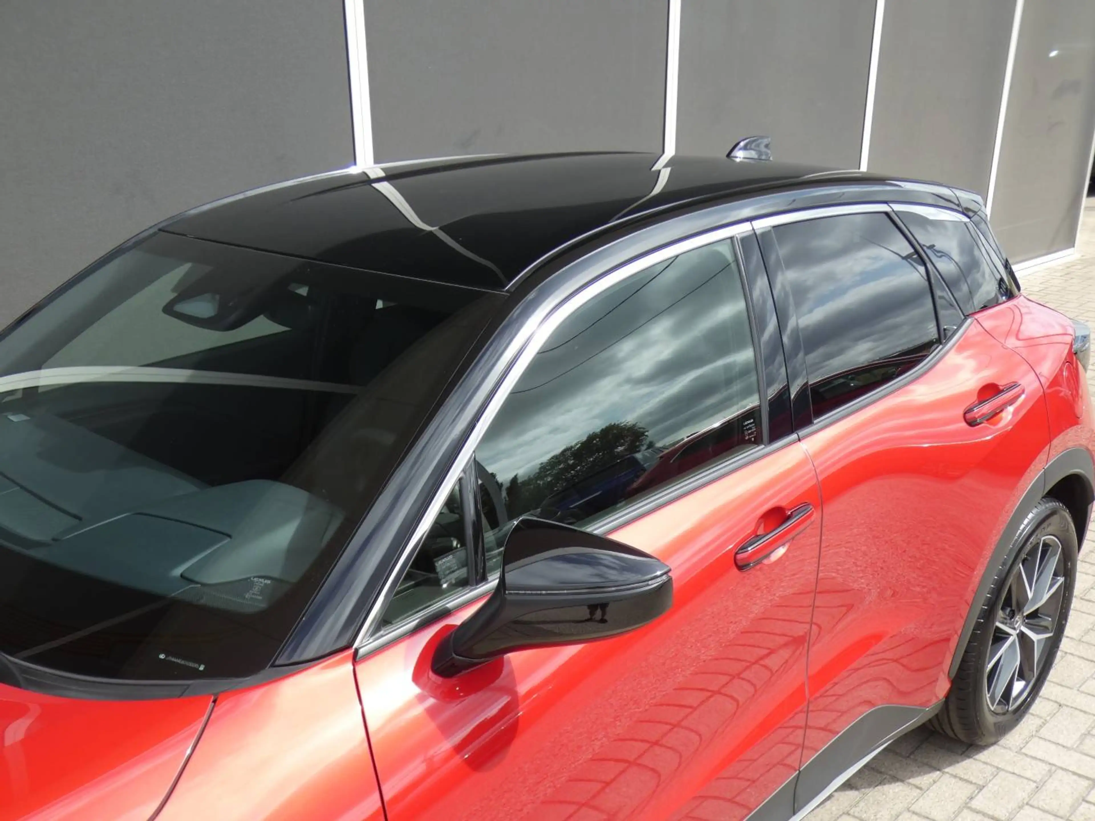 Lexus LBX Hybrid EMOTION +ZWART LEDER +Dodehoek +Zetelverwarming +Stuurwielverwarming +Parkeersensoren +Getinte ramen — photo 6