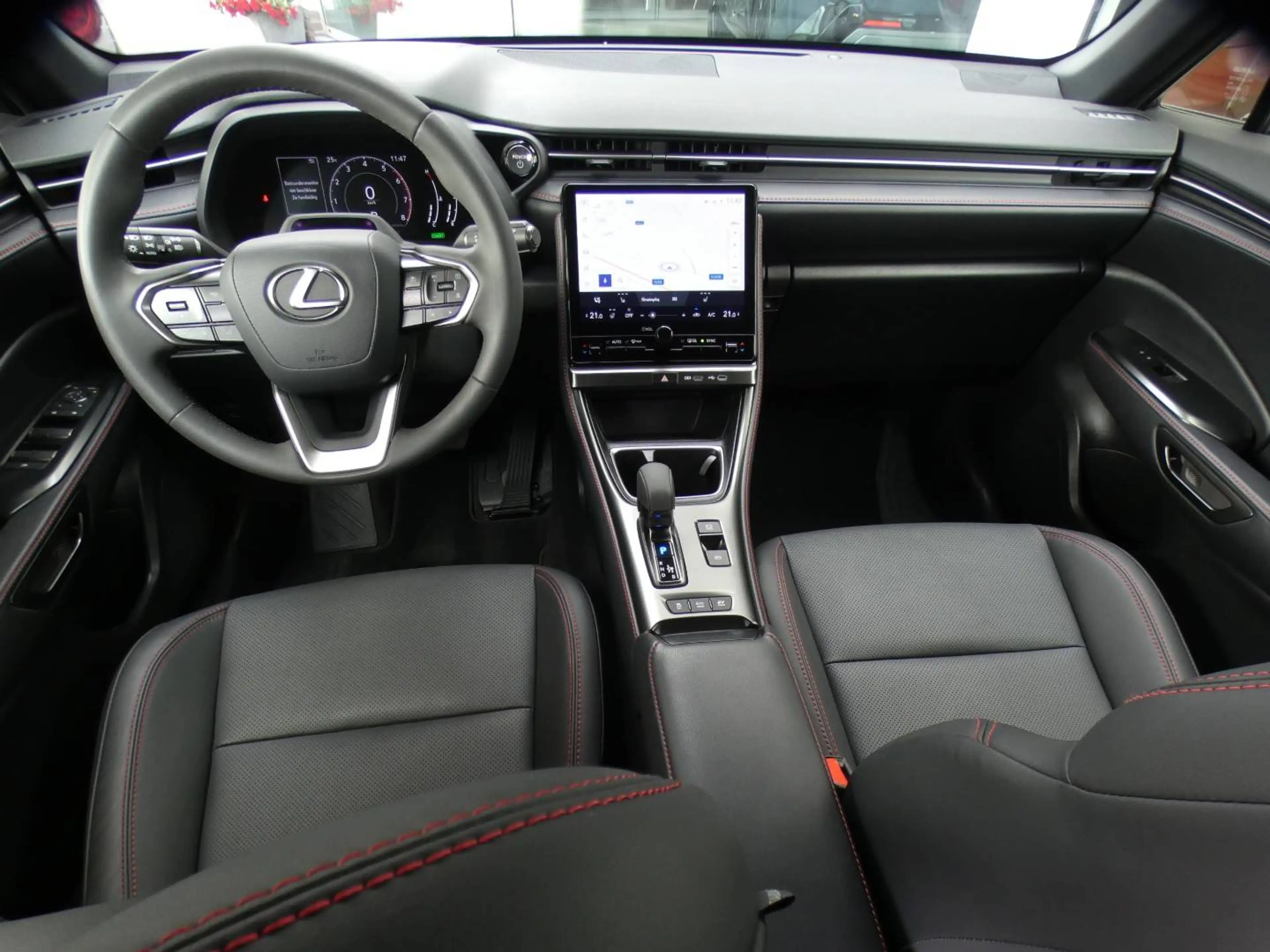 Lexus LBX Hybrid EMOTION +ZWART LEDER +Dodehoek +Zetelverwarming +Stuurwielverwarming +Parkeersensoren +Getinte ramen — photo 13