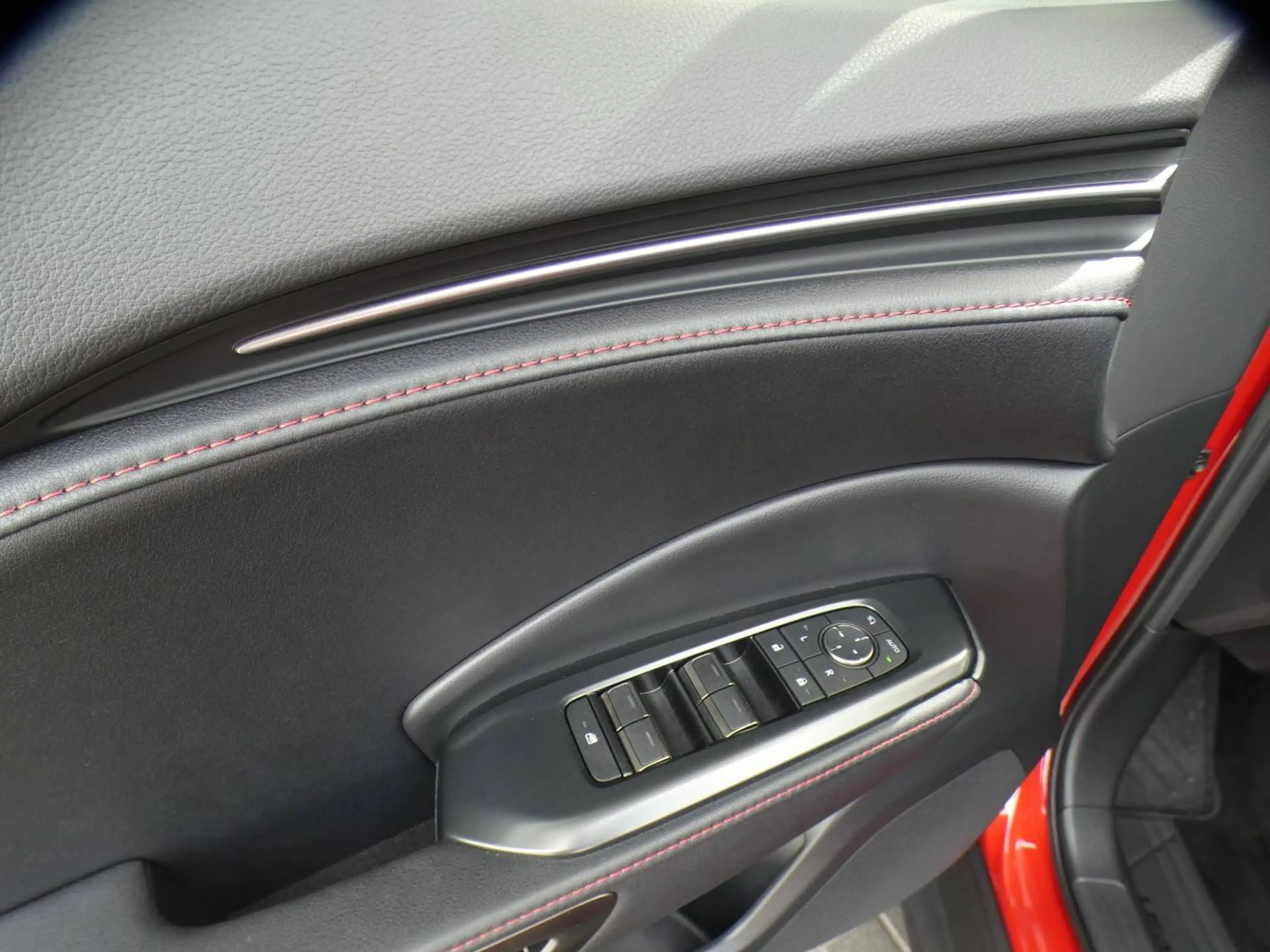 Lexus LBX Hybrid EMOTION +ZWART LEDER +Dodehoek +Zetelverwarming +Stuurwielverwarming +Parkeersensoren +Getinte ramen — photo 10