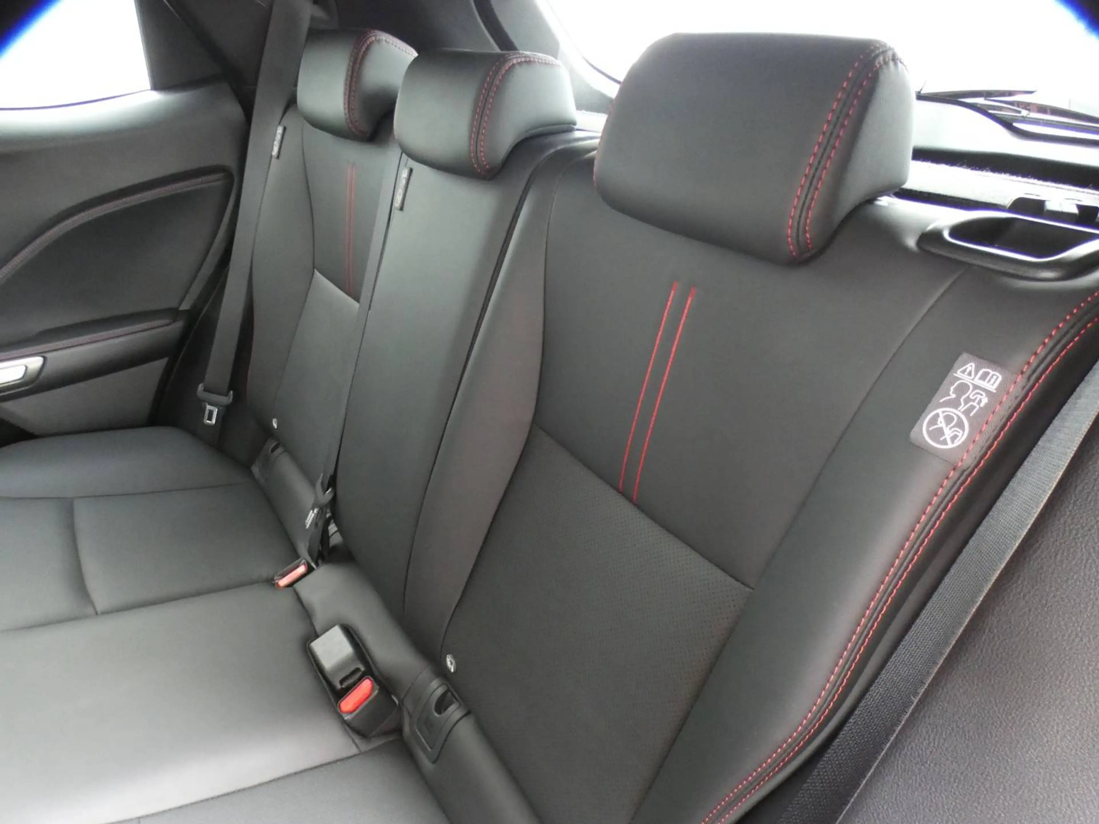 Lexus LBX Hybrid EMOTION +ZWART LEDER +Dodehoek +Zetelverwarming +Stuurwielverwarming +Parkeersensoren +Getinte ramen — photo 12