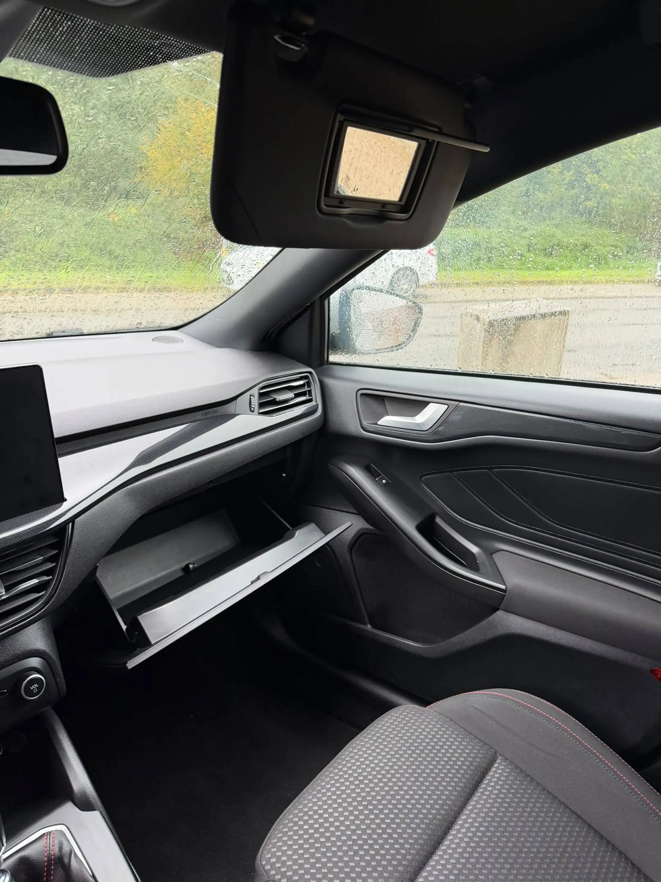 Ford Focus ST-Line — photo 14