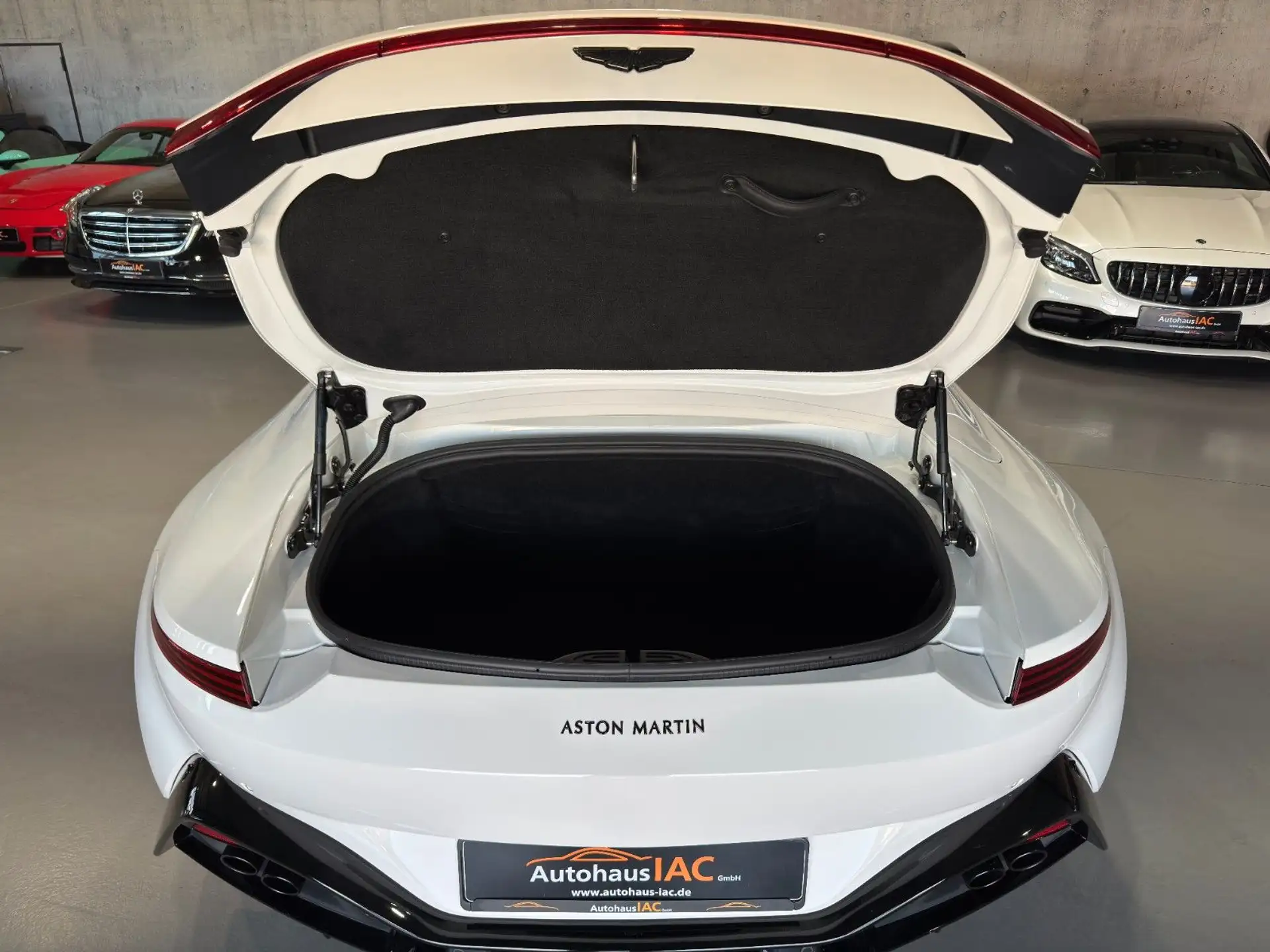 애스턴마틴 V8 Coupe 2021 흰색 사진 5