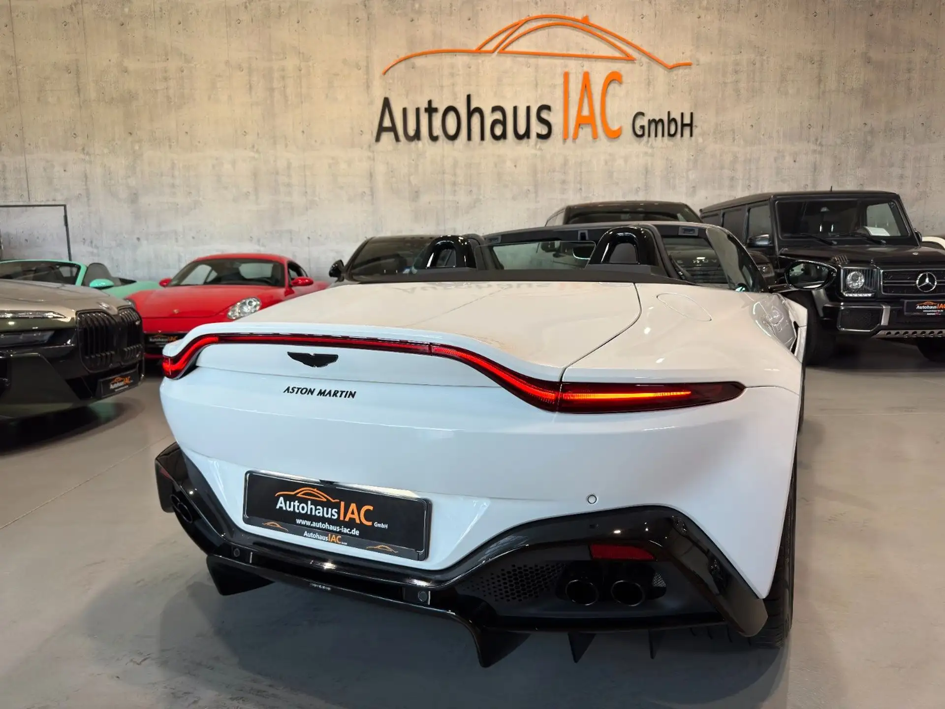 애스턴마틴 V8 Coupe 2021 흰색 사진 2