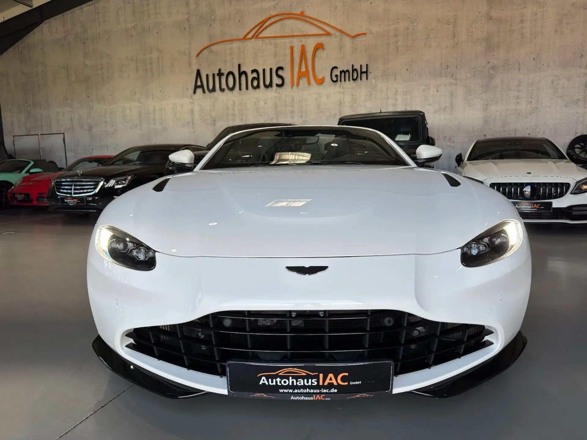 애스턴마틴 V8 Coupe 2021 흰색 사진 3