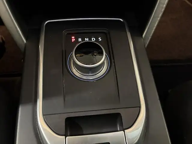 Land Rover Discovery Sport view 11