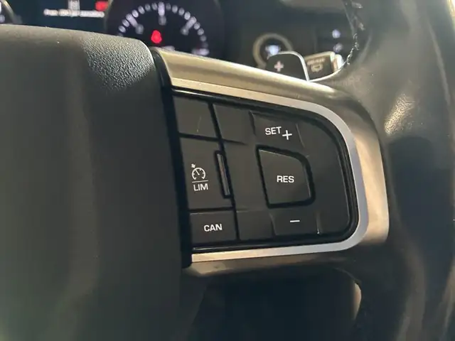 Land Rover Discovery Sport view 13