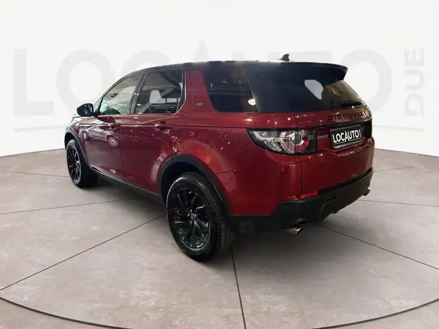 Land Rover Discovery Sport view 4