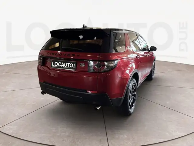 Land Rover Discovery Sport view 3