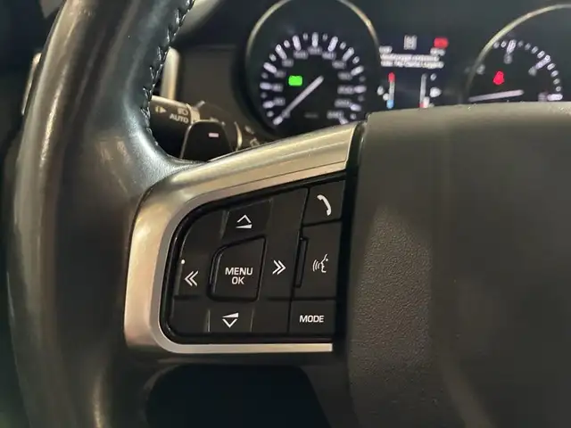 Land Rover Discovery Sport view 12