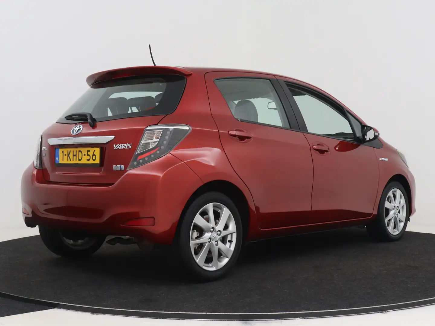 Toyota Yaris 1.5 Full Hybrid Dynamic Rojo - 2
