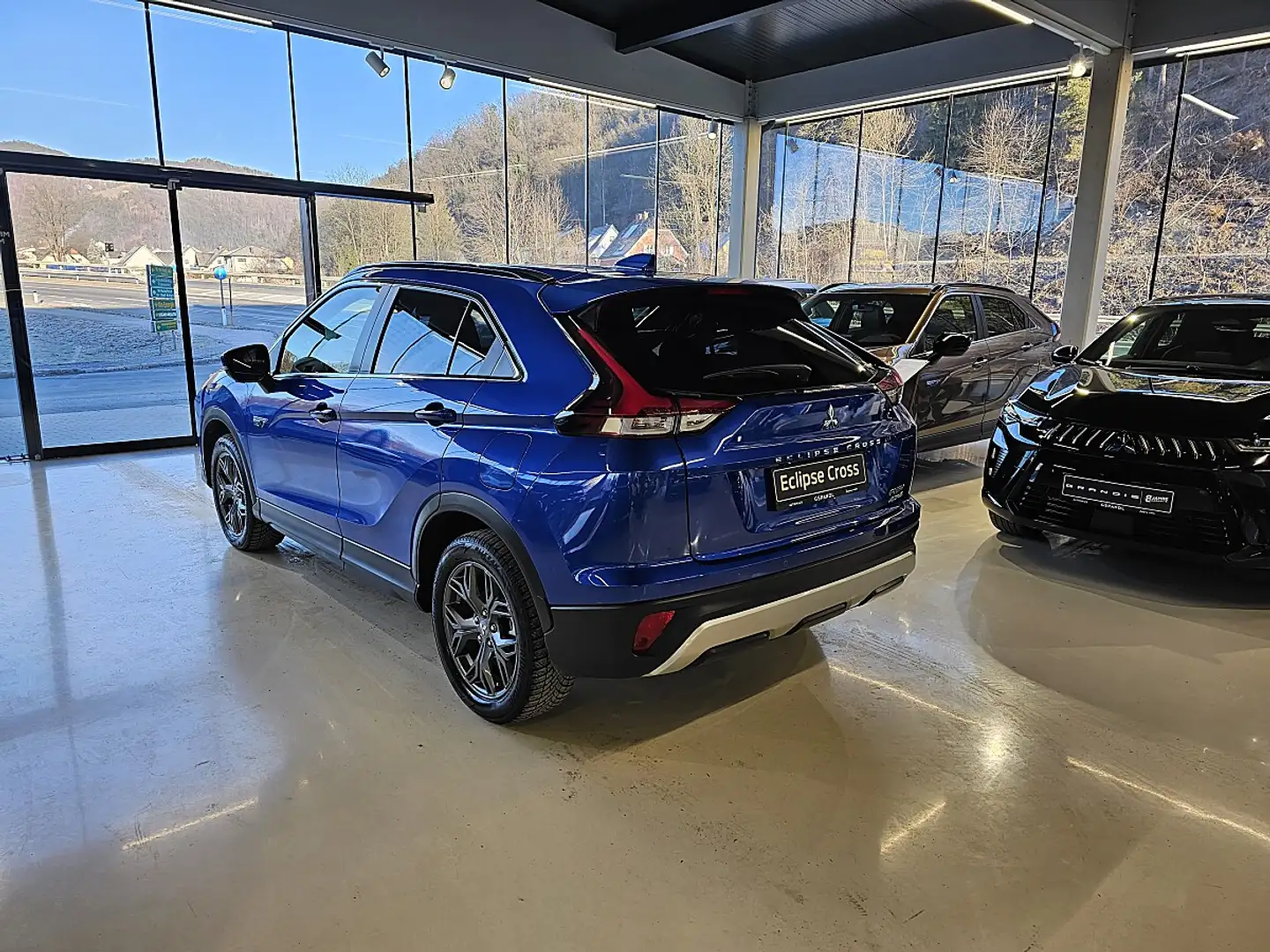 Mitsubishi Eclipse Cross 2,4 PHEV 4WD Intense+ CVT Aut. Blau - 2