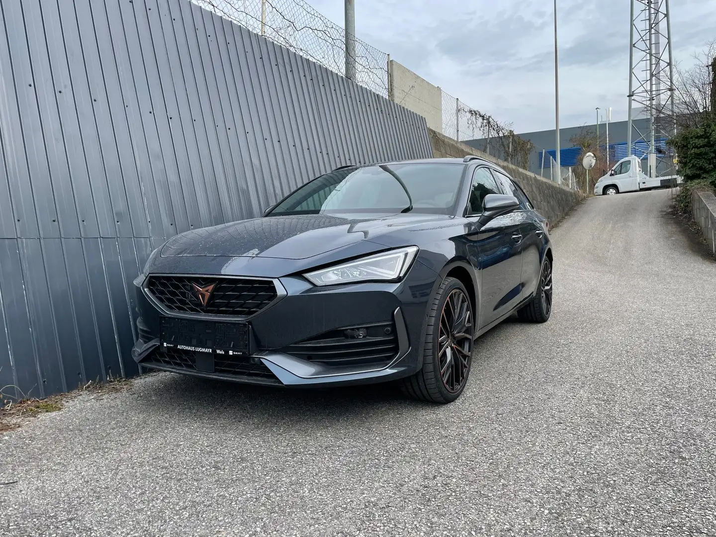 CUPRA Leon VZ eHYBRID 180/245 Grau - 1