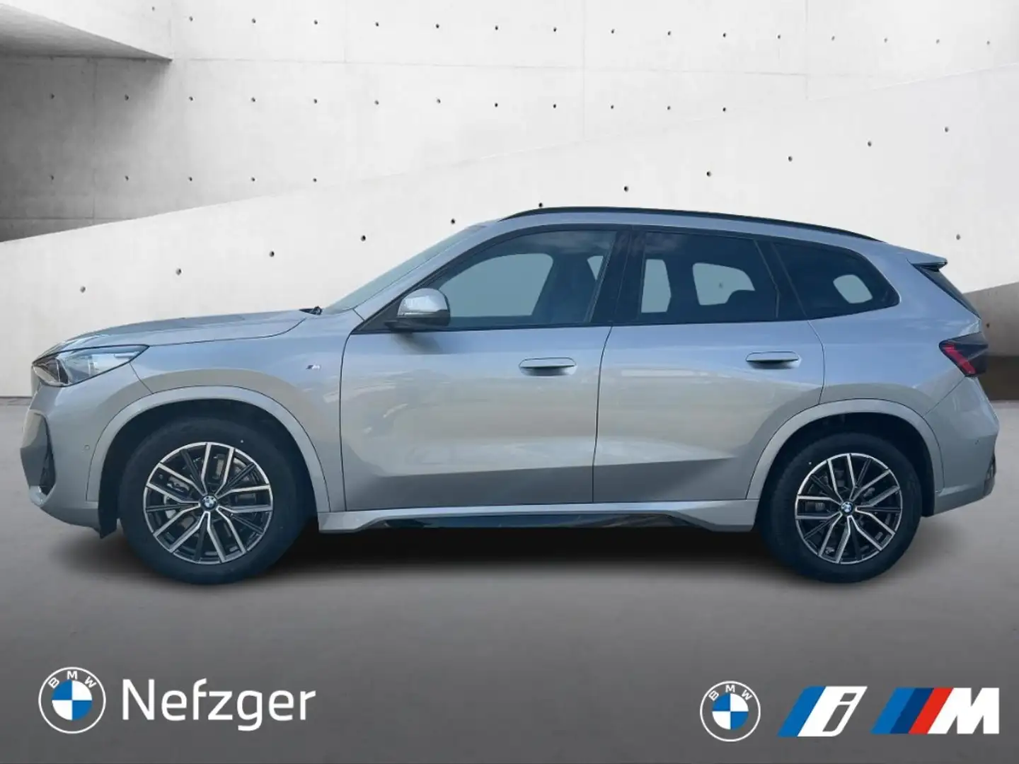 BMW X1 xDrive 23i M Sport Park-Assistent HUD AHK-klappbar Silber - 2