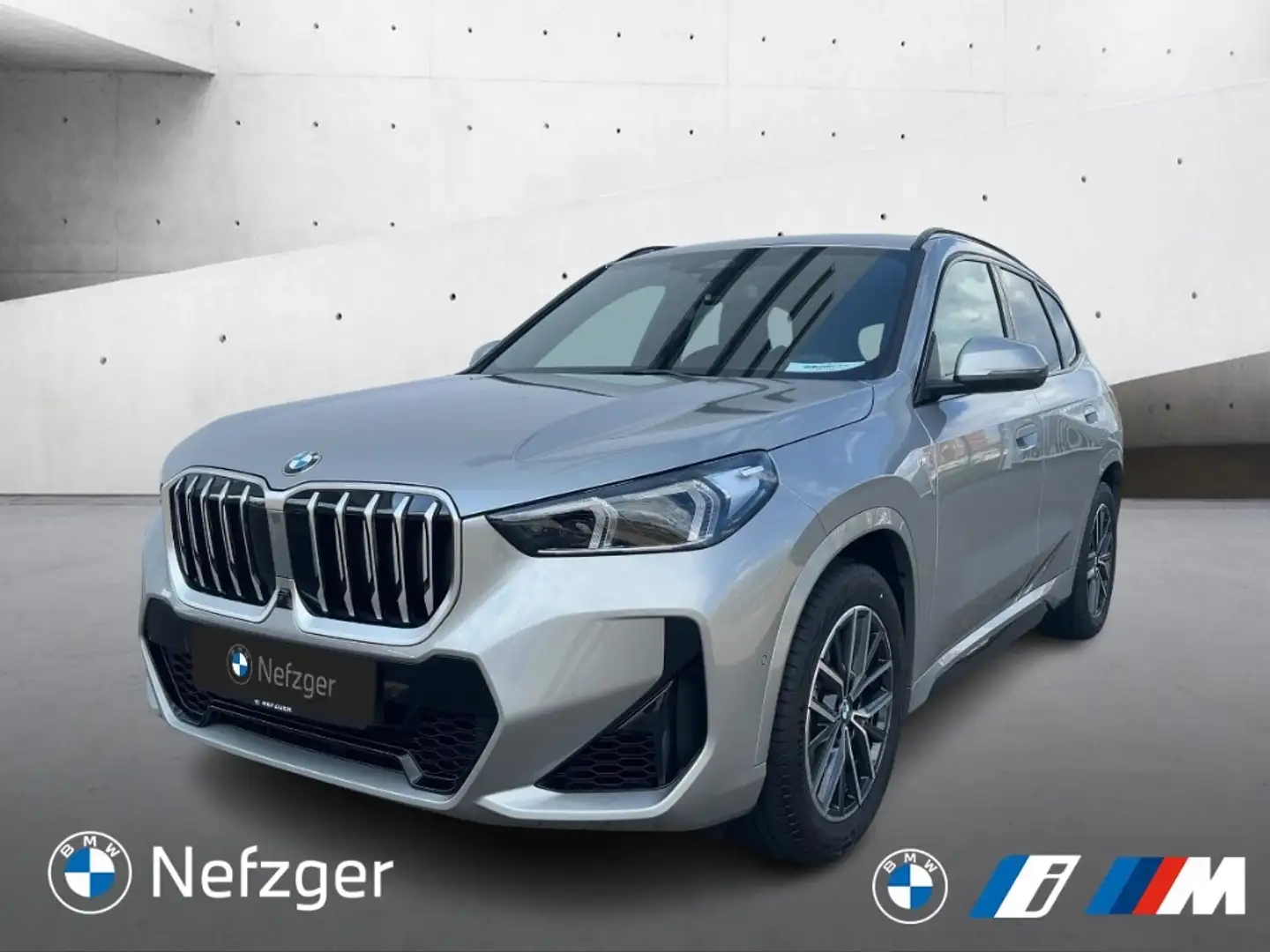 BMW X1 xDrive 23i M Sport Park-Assistent HUD AHK-klappbar Silber - 1