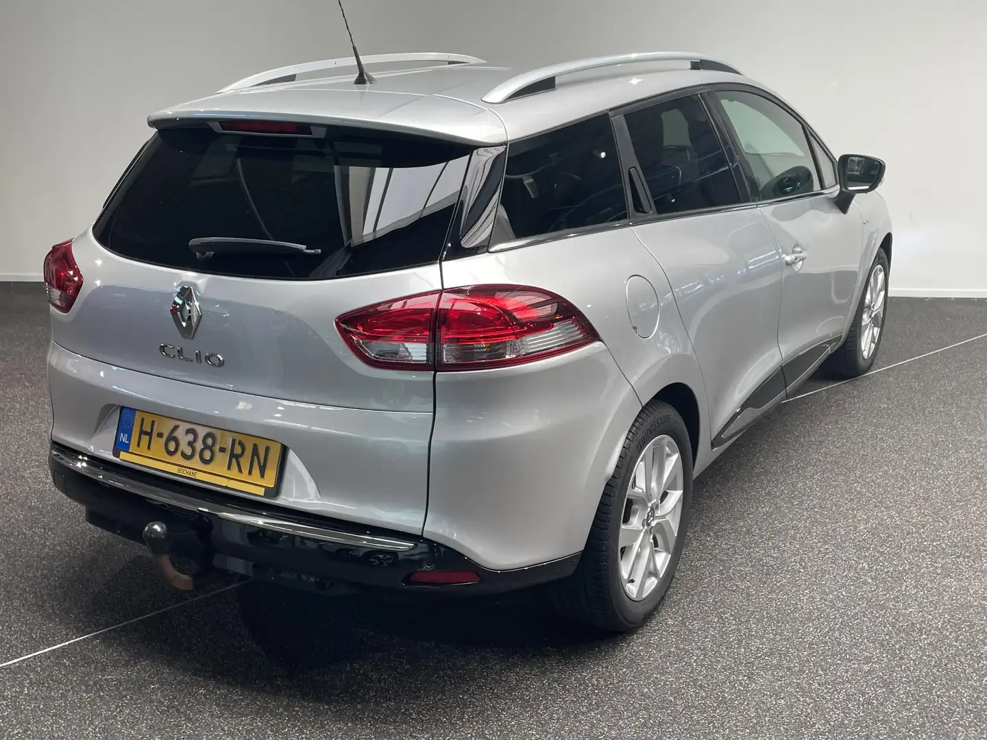 Renault Clio Estate 0.9 TCe Limited / 1e Eig / Navigatie /  Tre Grijs - 2