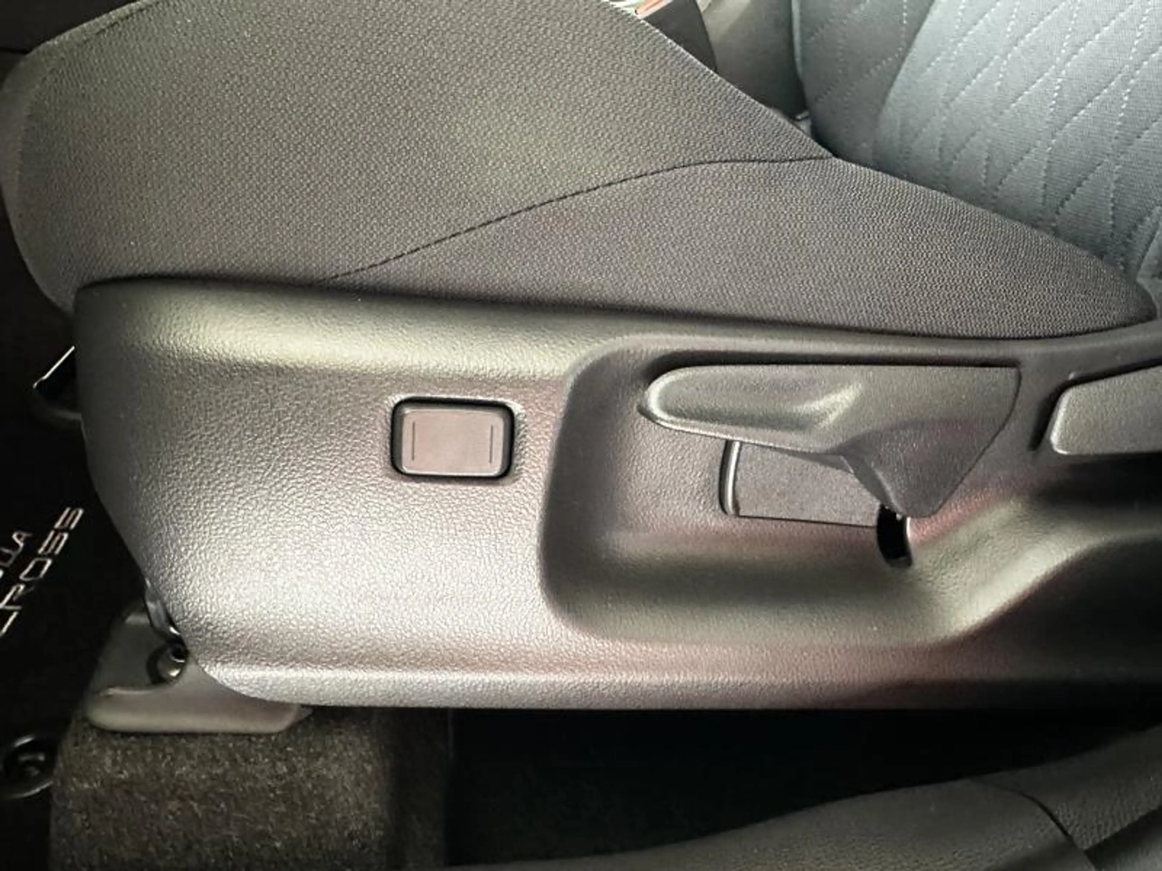 Toyota Corolla Cross Style — photo 10