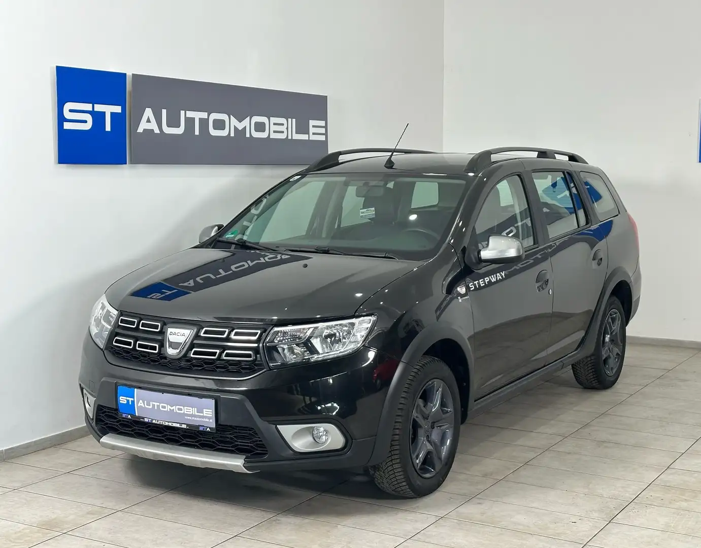 Dacia Logan Stepway Celebration Automatik // NAVI // KAMERA // Schwarz - 1