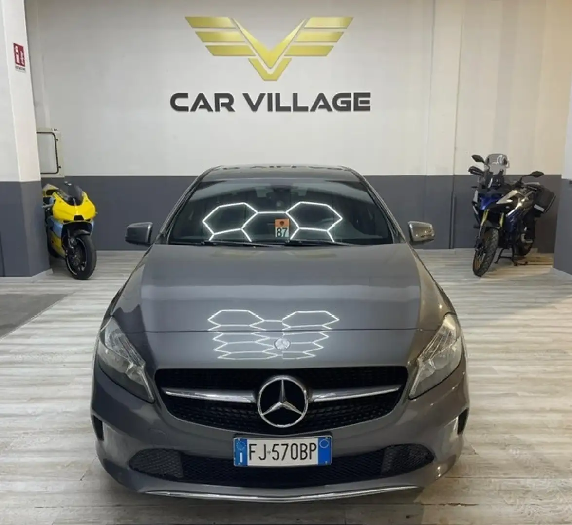 Mercedes-Benz A 160 A 160 d Sport Grau - 1