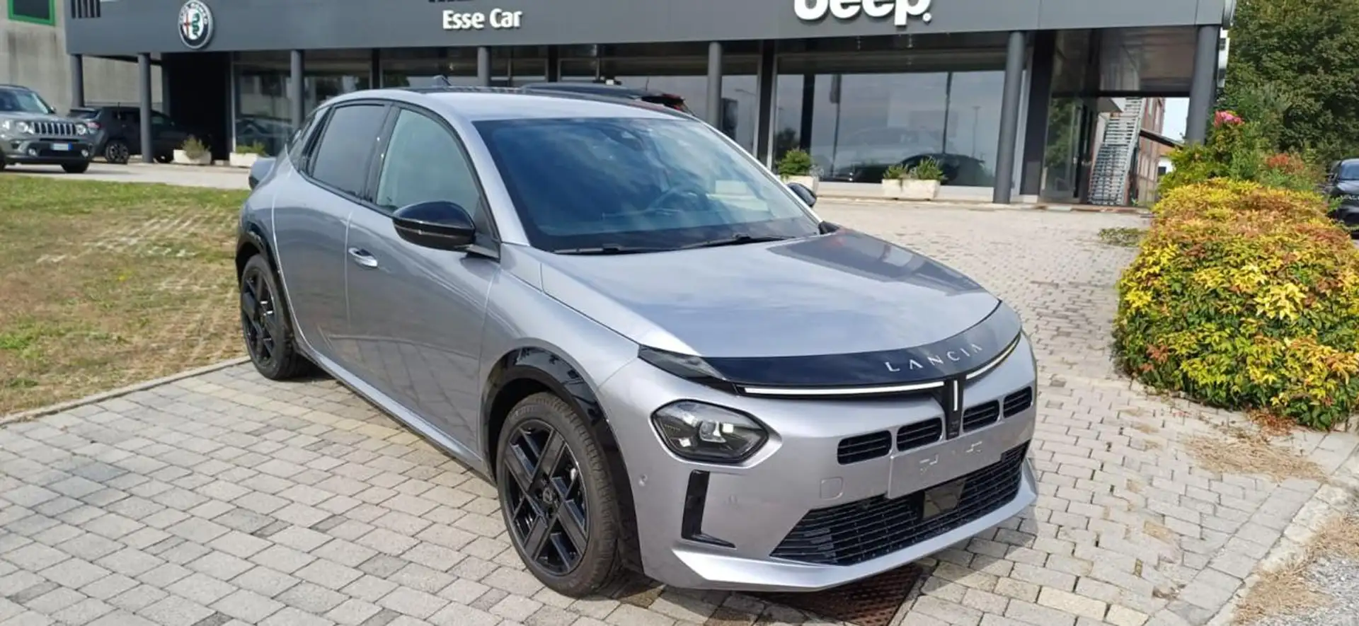 Lancia Ypsilon Hybrid e-DCT 100cv LX Gris - 1